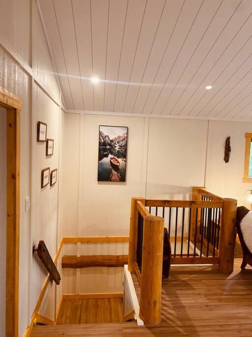 Ski-In Chalet: Private Hot tub, Bonus Bunk House