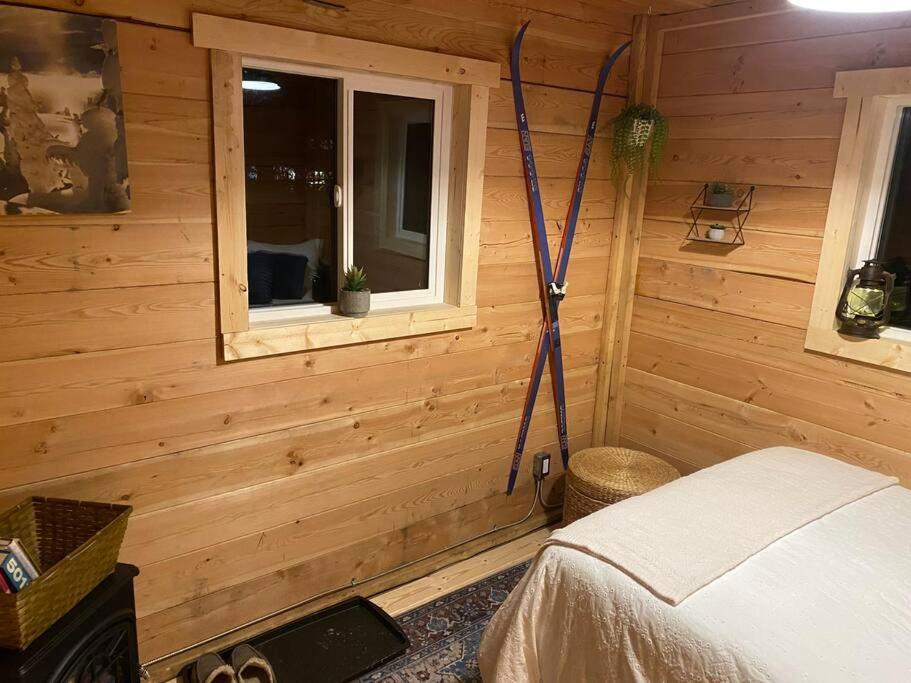 Ski-In Chalet: Private Hot tub, Bonus Bunk House