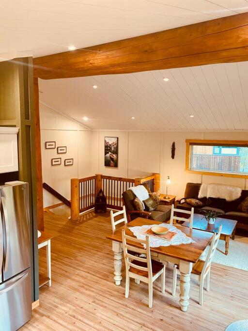 Ski-In Chalet: Private Hot tub, Bonus Bunk House