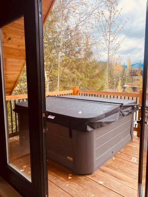 Ski-In Chalet: Private Hot tub, Bonus Bunk House