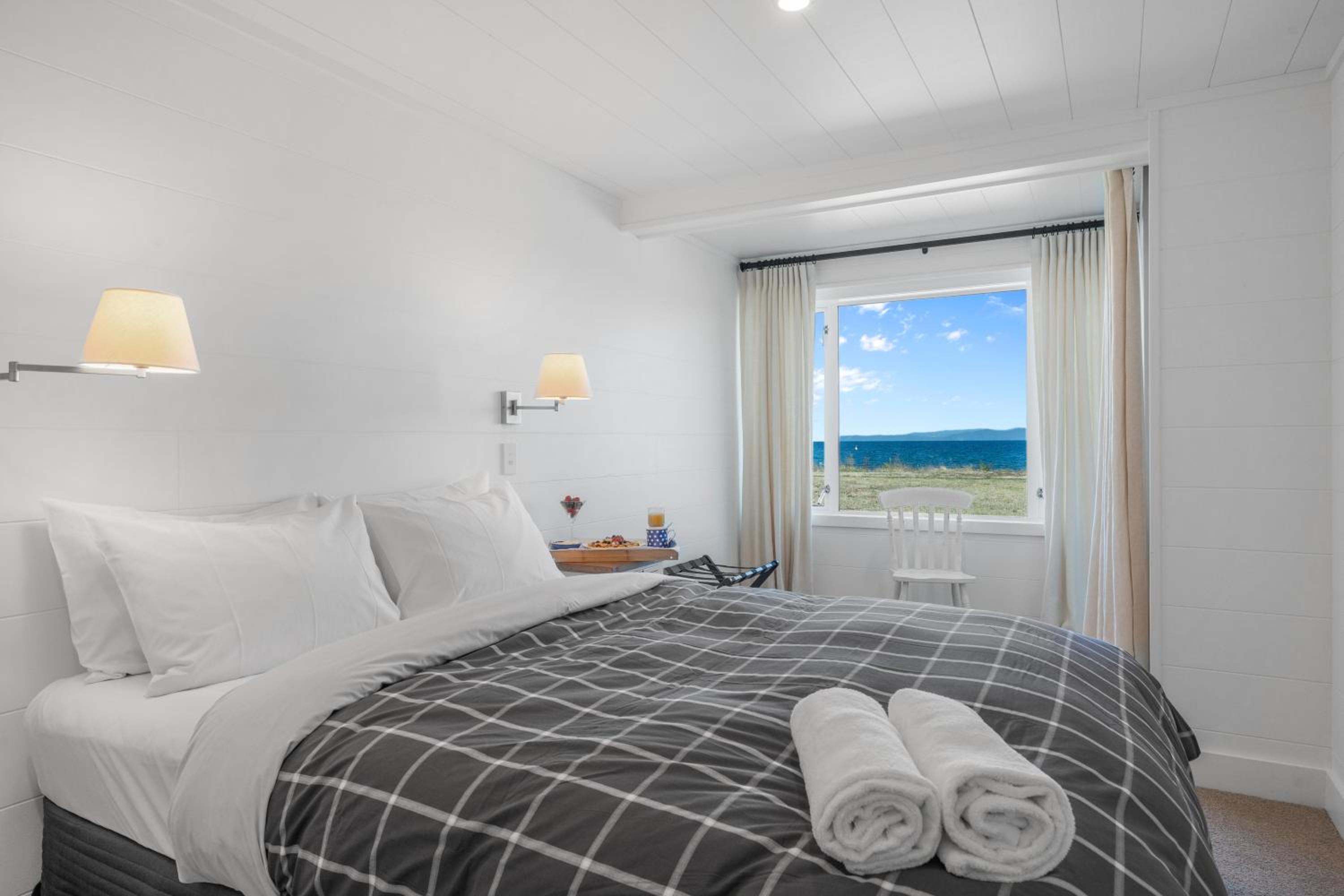 Lakefront Style - Lake Taupo Holiday Home view 3