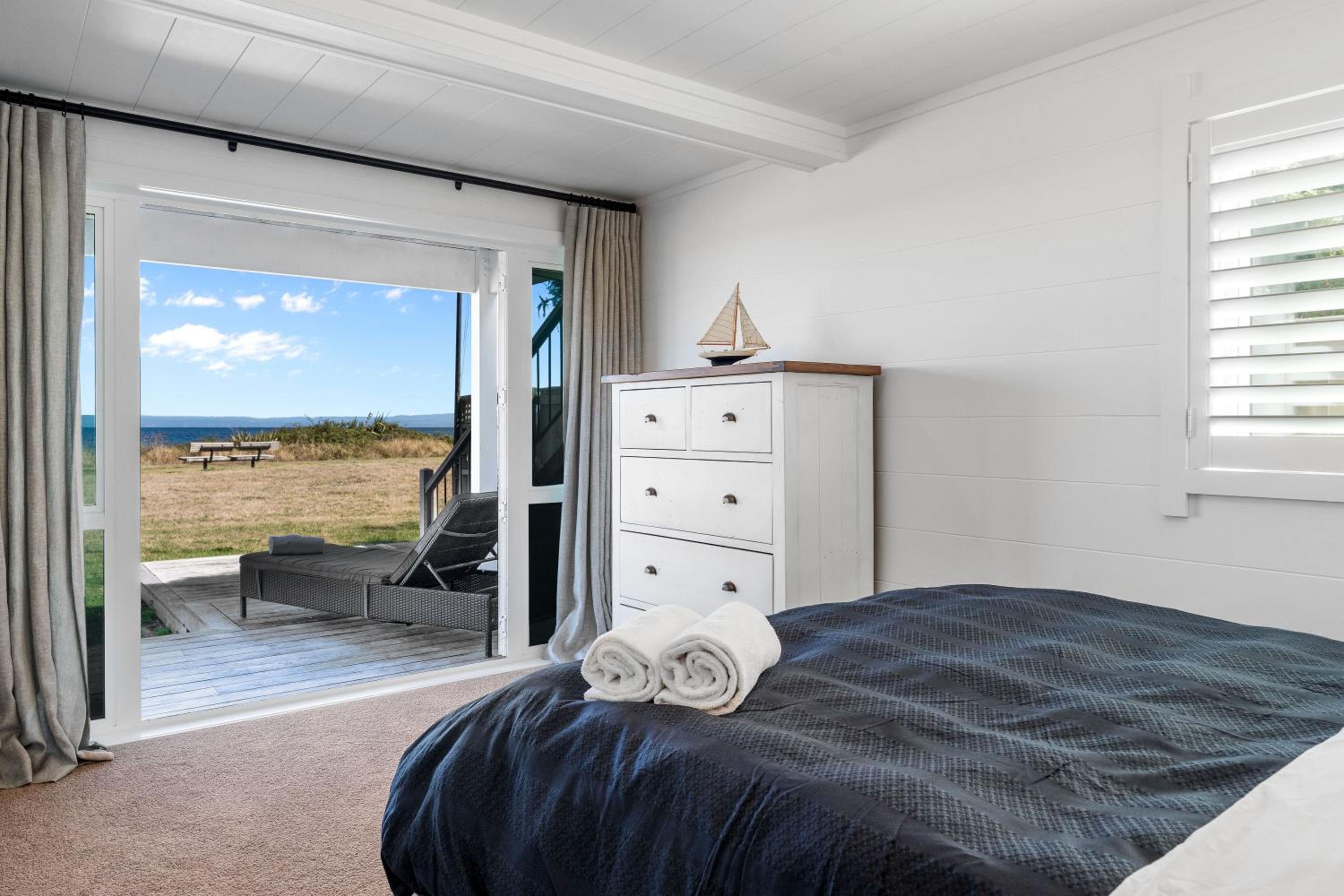 Lakefront Style - Lake Taupo Holiday Home view 5