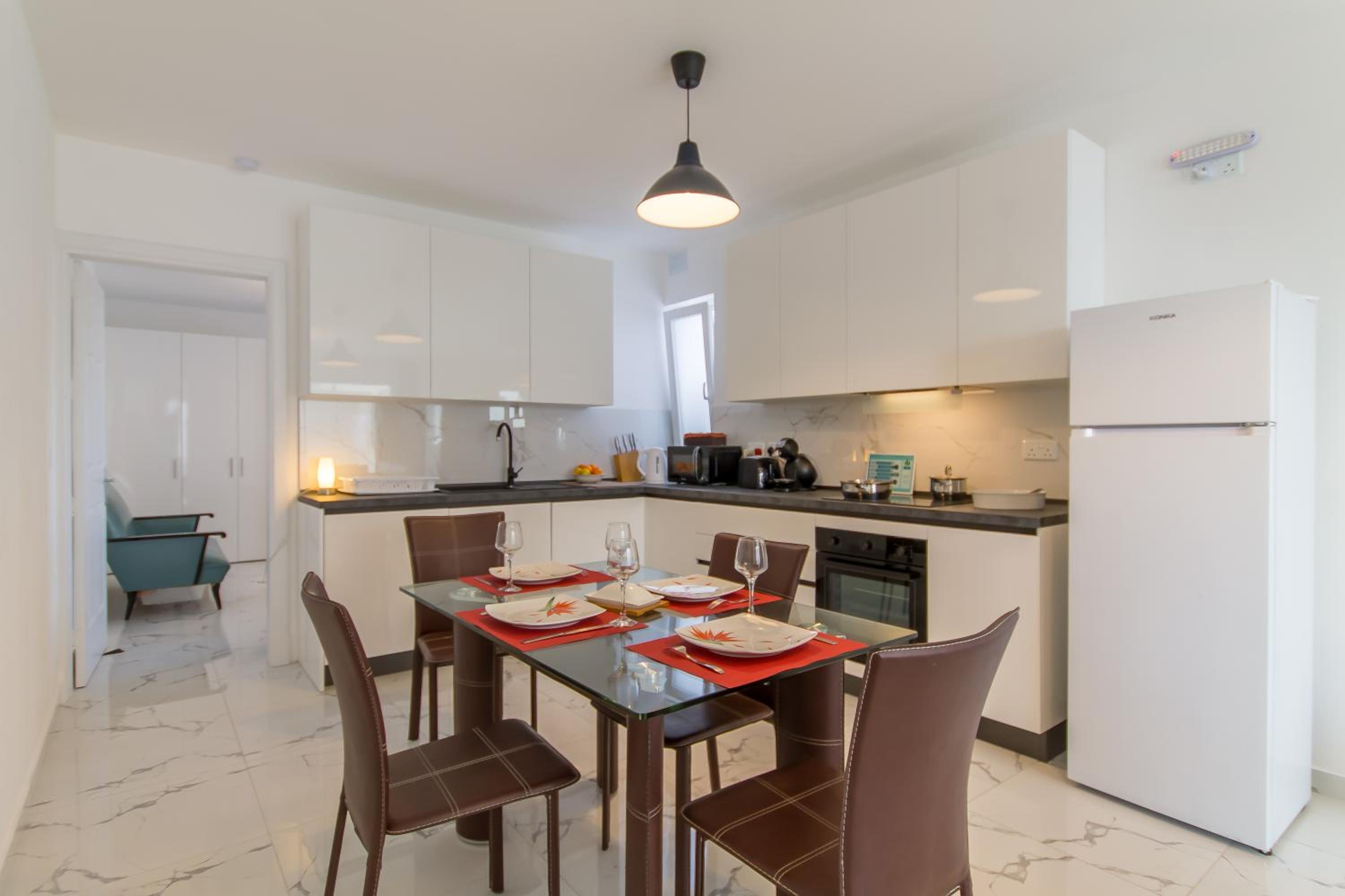 A Sunny Penthouse Modern 2 bdr - Sliema - Happy Rentals view 5