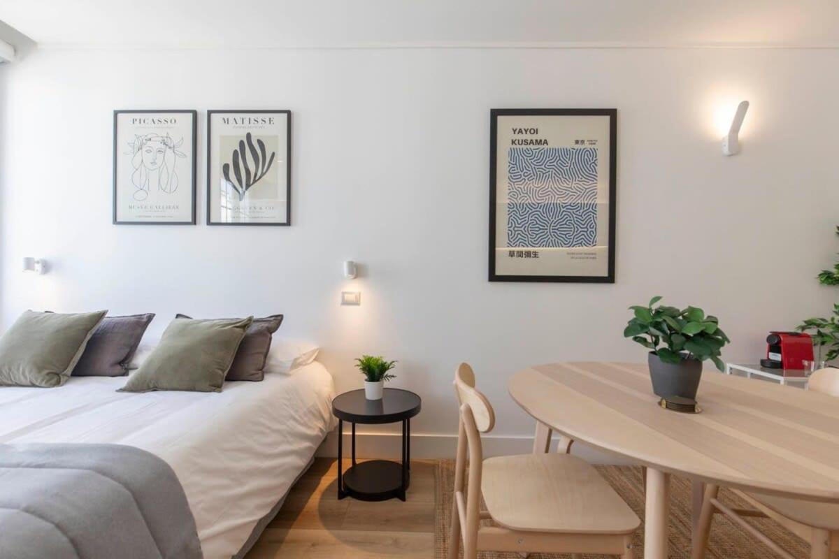 HOM I Encantador Departamento Estudio en Santiago Centro