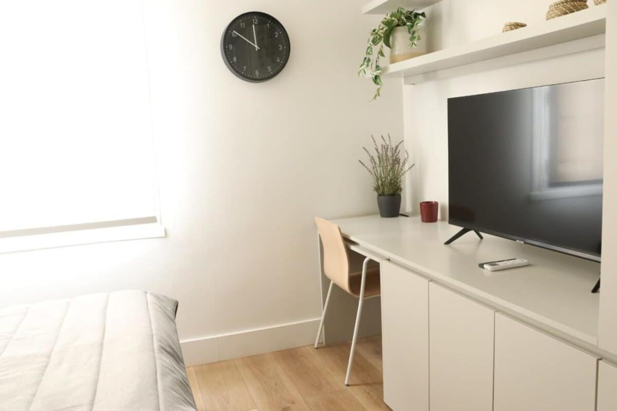 HOM I Comodo y Moderno Depto 2D1B en Santiago