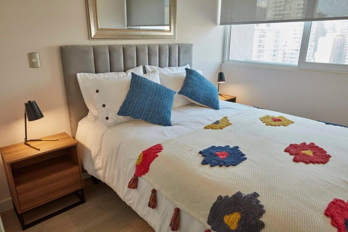 HOM I Amplio y Comodo Depto 2D2B En Santiago Centro
