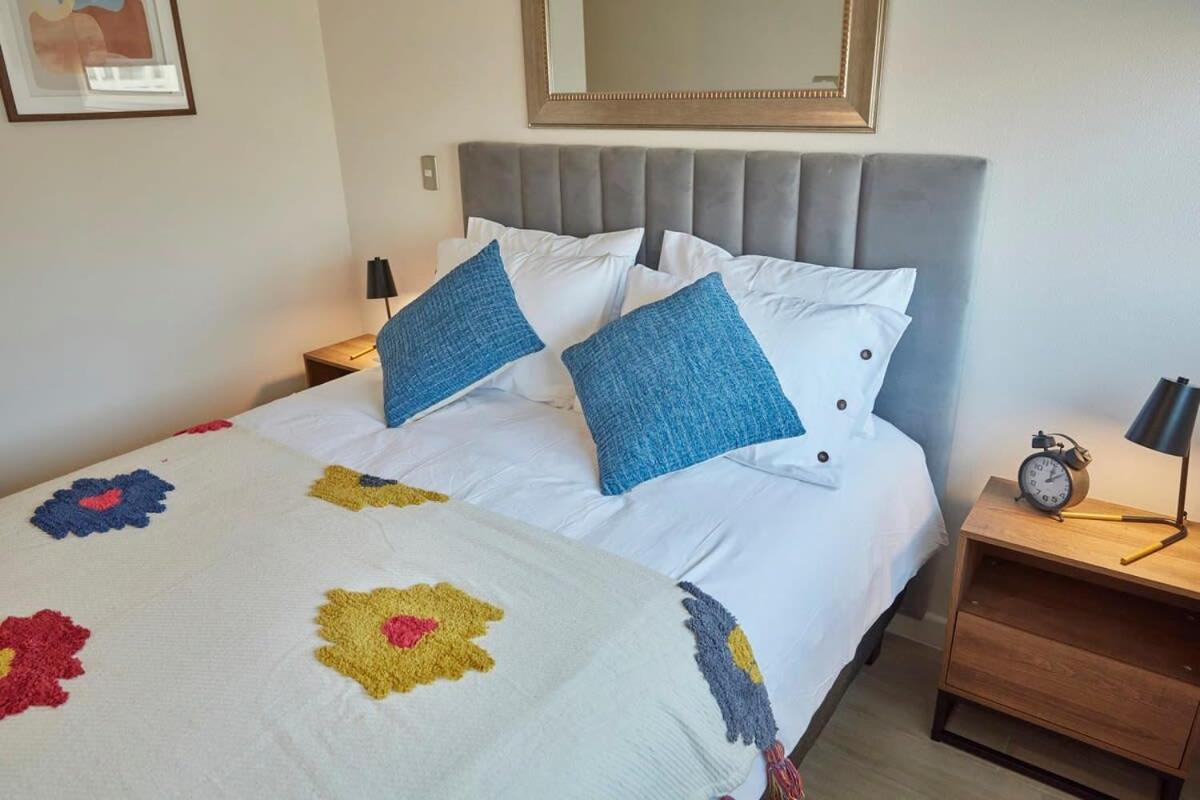 HOM I Amplio y Comodo Depto 2D2B En Santiago Centro