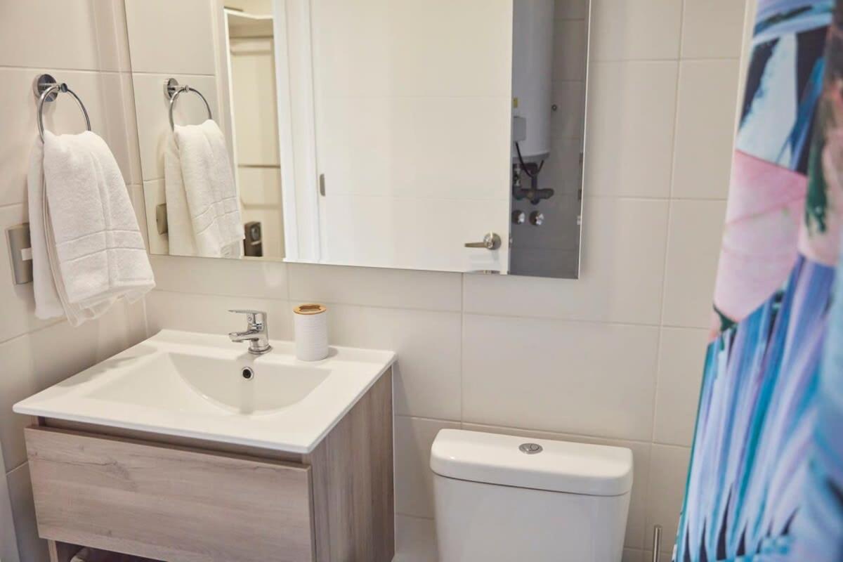 HOM I Amplio y Comodo Depto 2D2B En Santiago Centro