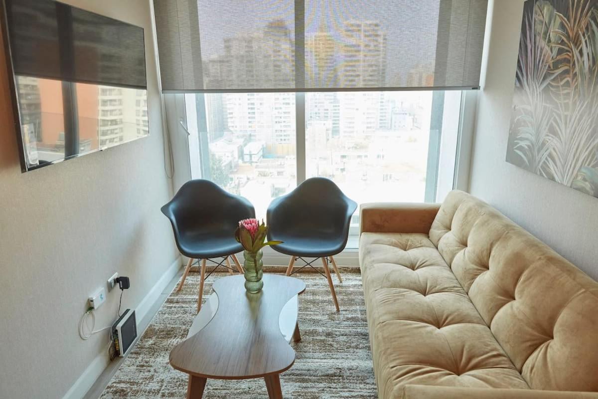 HOM I Amplio y Comodo Depto 2D2B En Santiago Centro