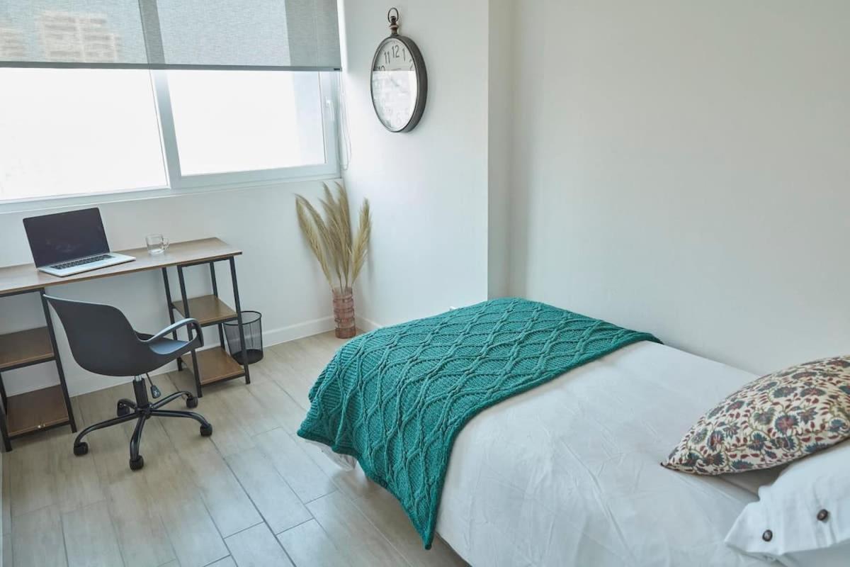 HOM I Amplio y Comodo Depto 2D2B En Santiago Centro