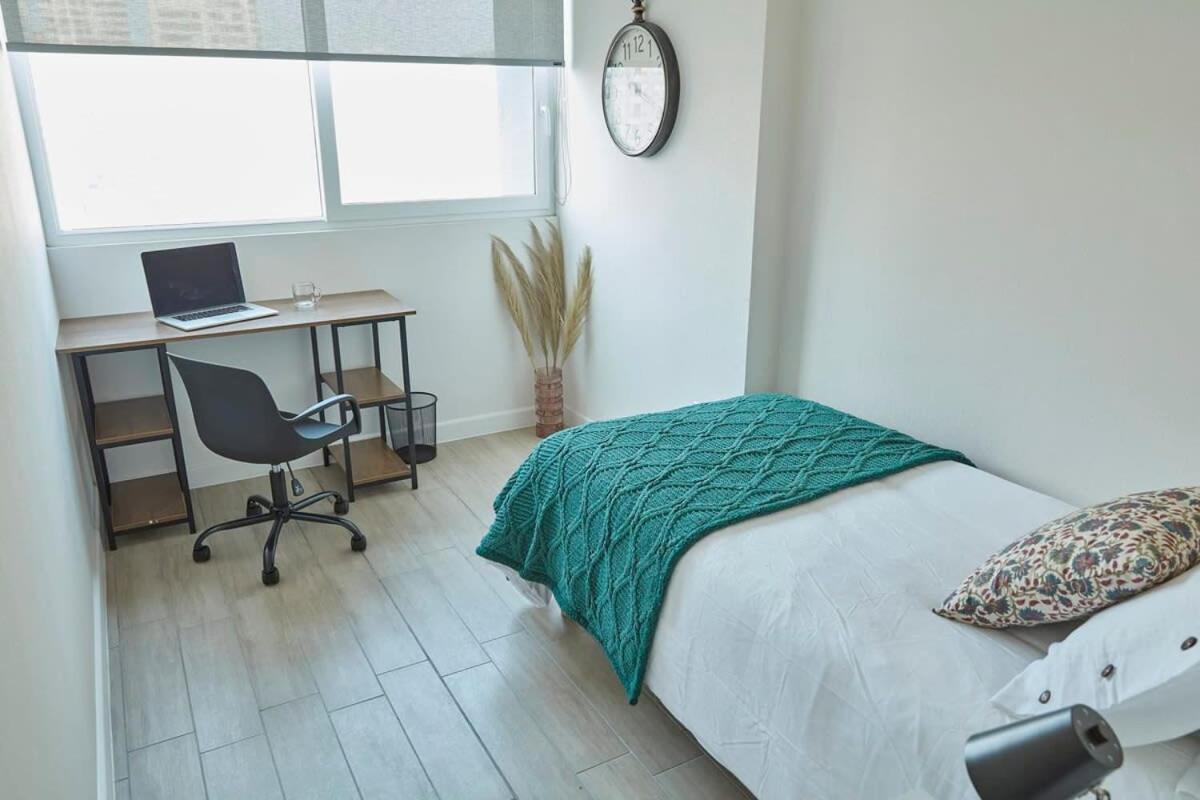 HOM I Amplio y Comodo Depto 2D2B En Santiago Centro