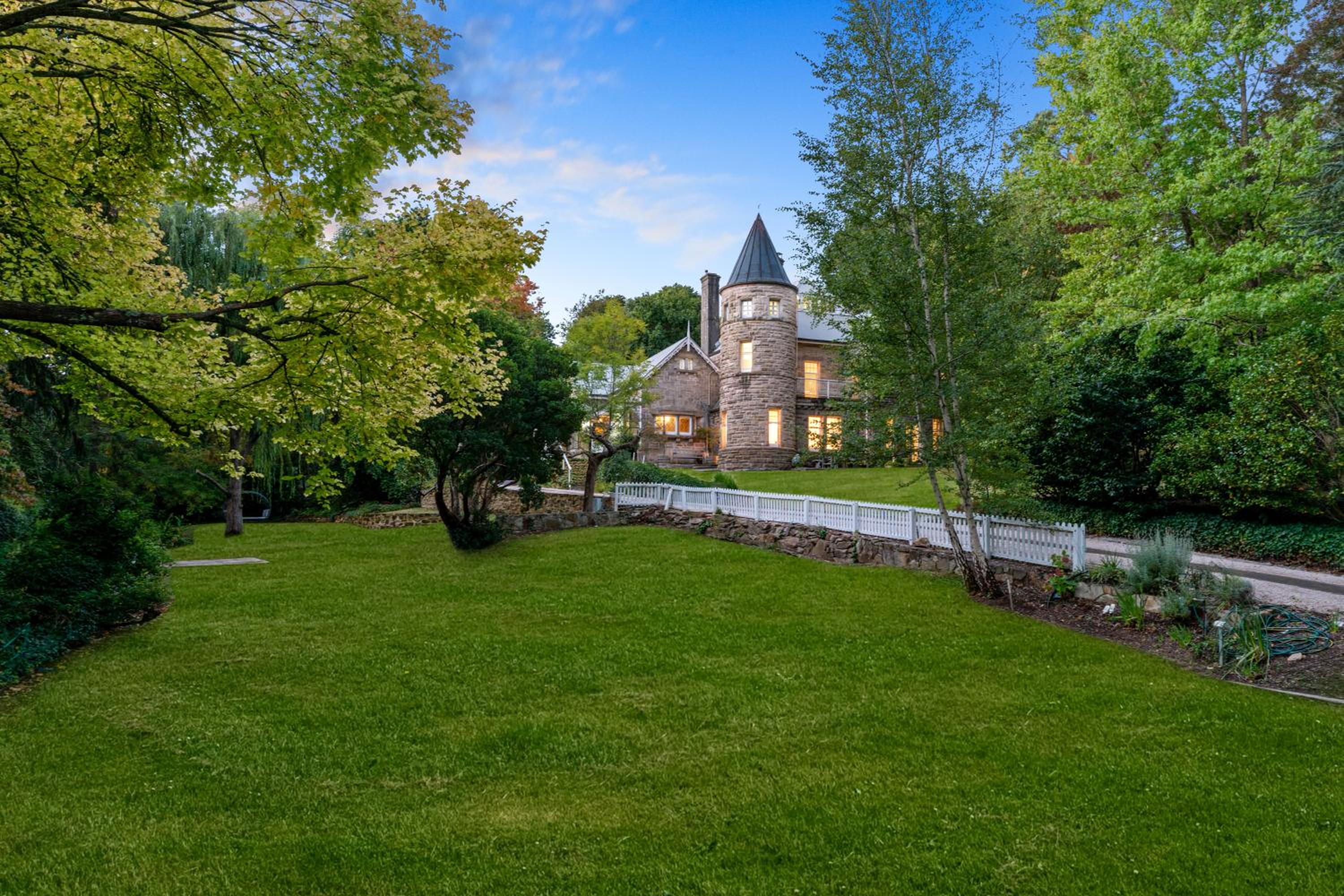 Derrymor - Private Castle in the Hills