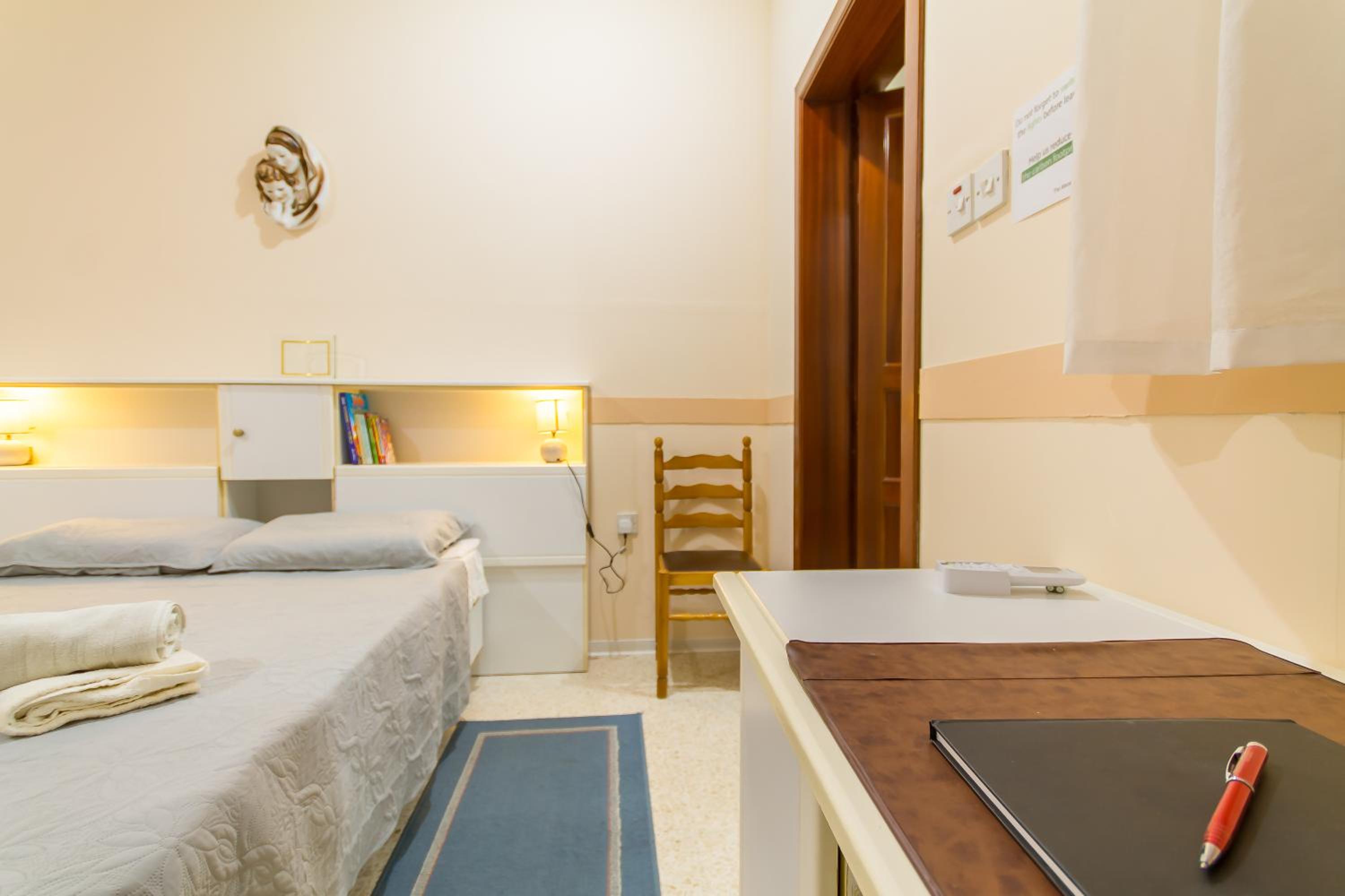 Sunny Maltese townhouse Madonnina Kalkara - Happy Rentals photo 4