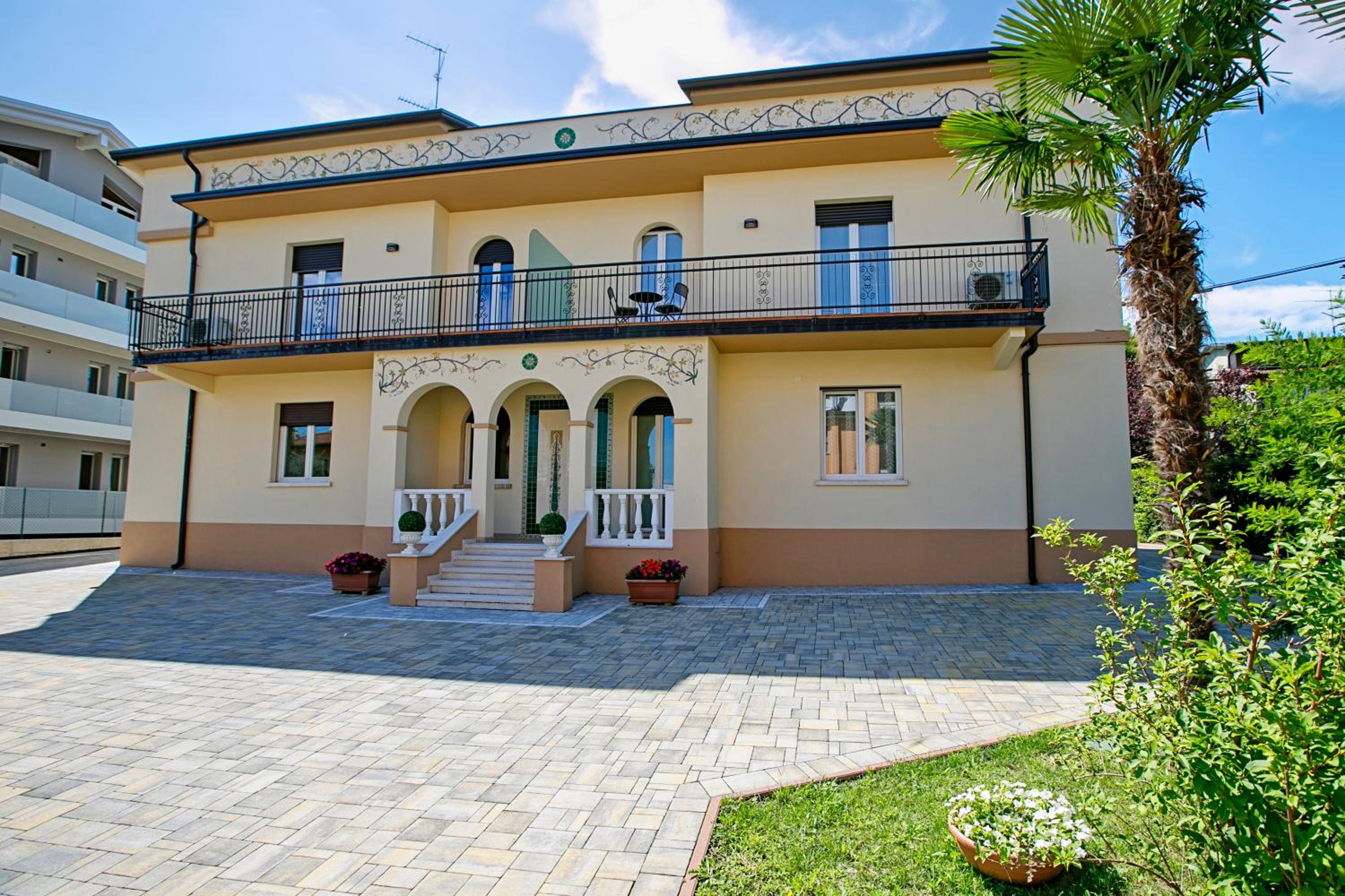 Villa Mimosa Apartments