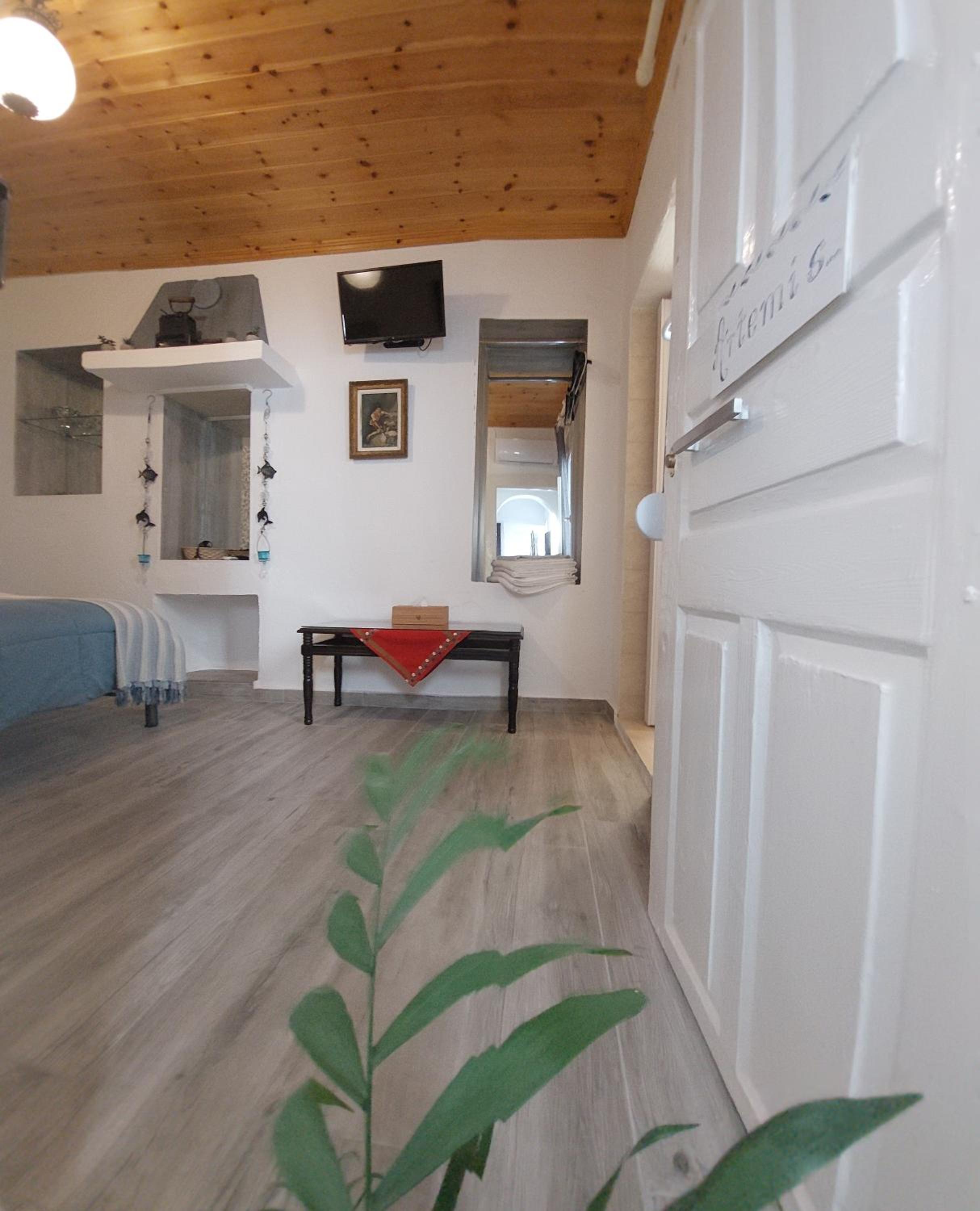 Old Town Traditional Residence view 3