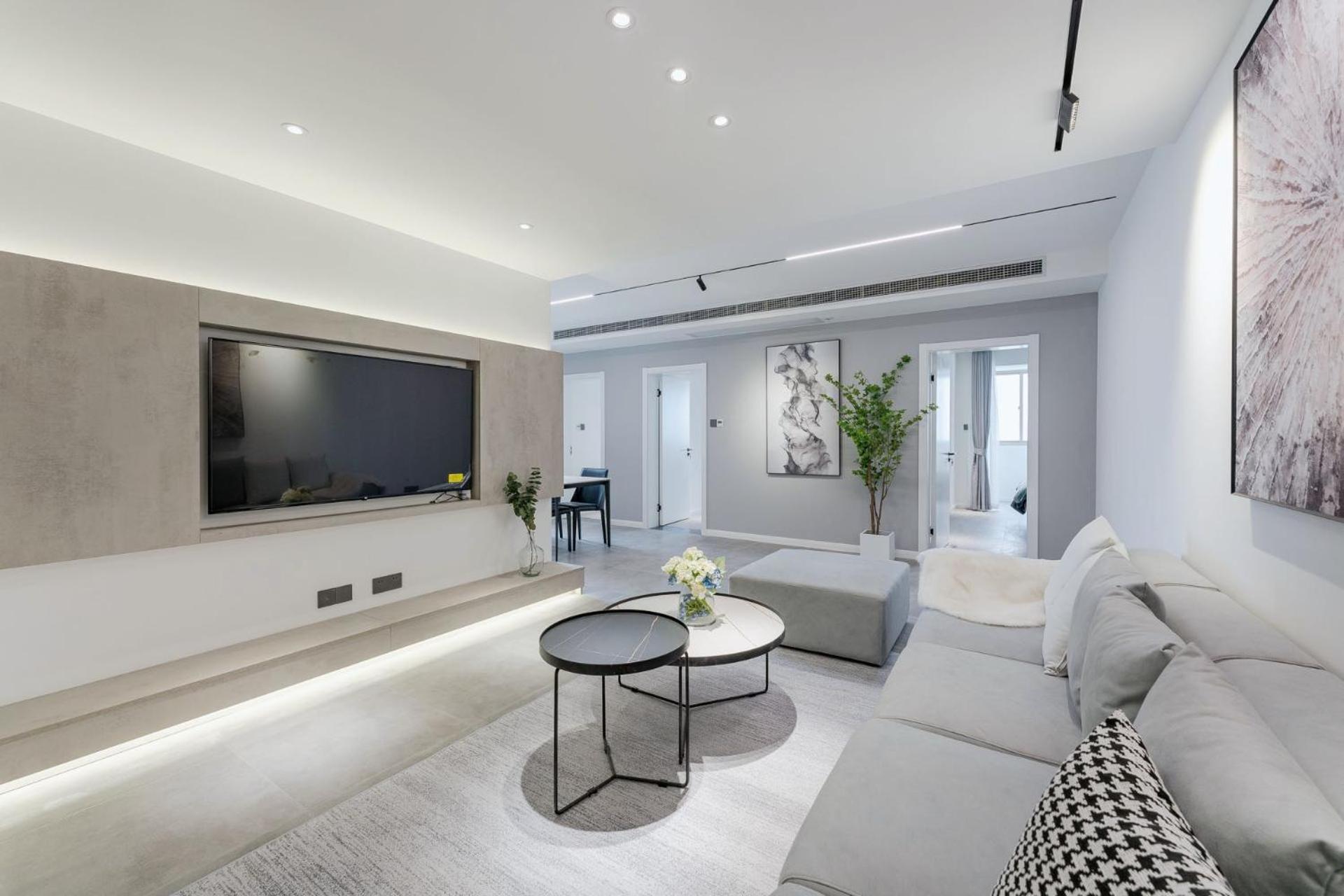 Eastern Hub - ZhongShan Park Metro Station 50m, Modern Light Three-bedroom Apartment
