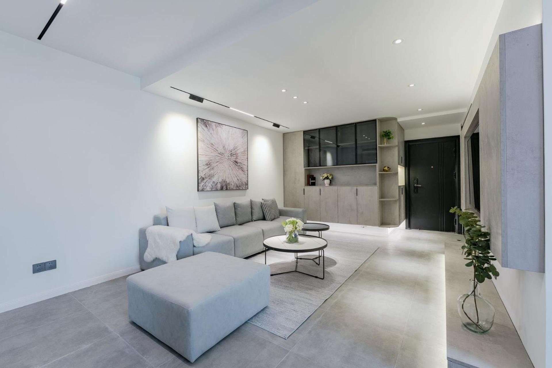 Eastern Hub - ZhongShan Park Metro Station 50m, Modern Light Three-bedroom Apartment