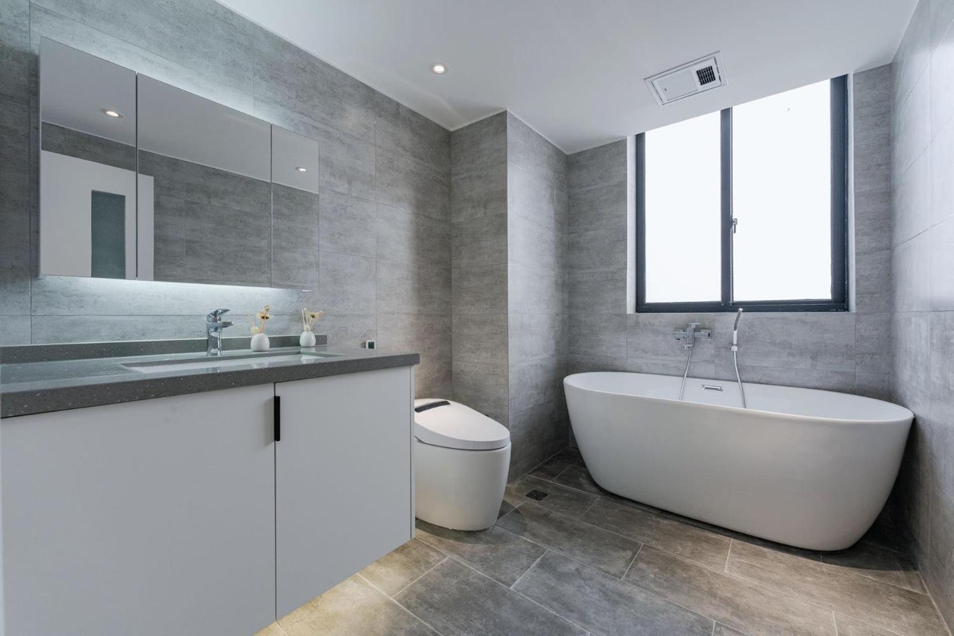 Eastern Hub - ZhongShan Park Metro Station 50m, Modern Light Three-bedroom Apartment