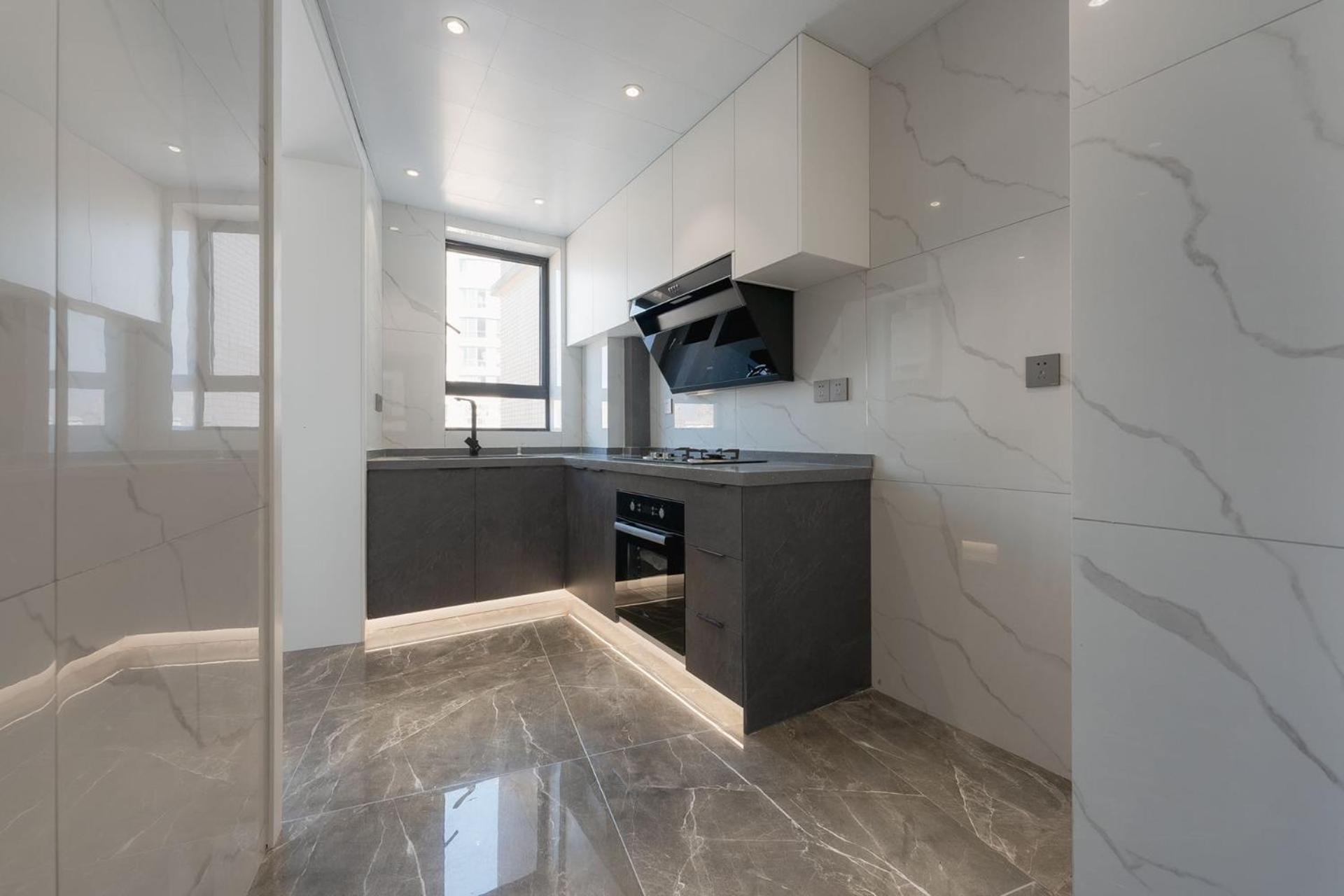 Eastern Hub - Brand New Apartment Near the Bund, Nanjing Road, Yuyuan Garden, Sunny 3 Bedrooms 100m from Metro Station