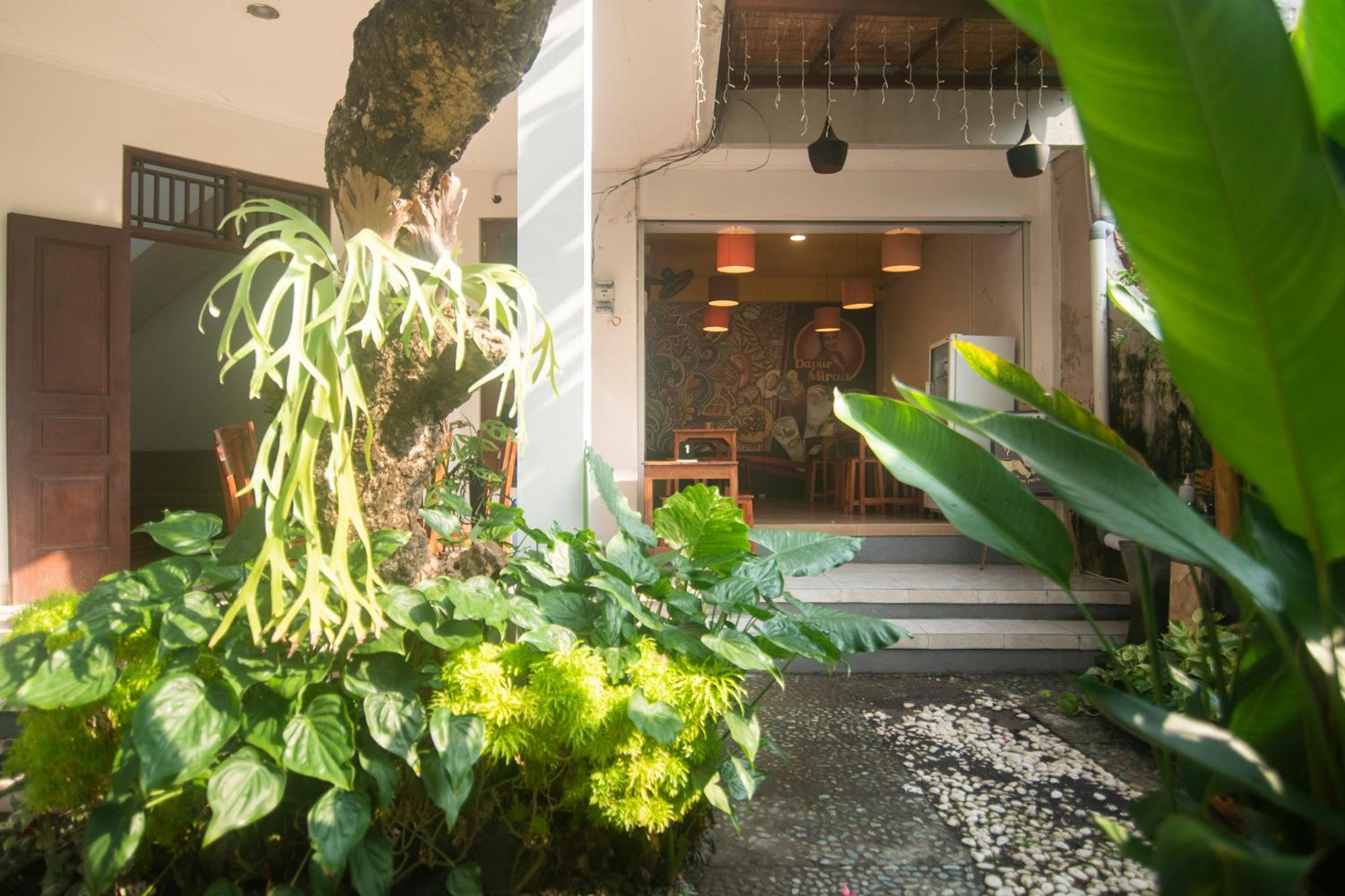 Miraa Guest House & Resto