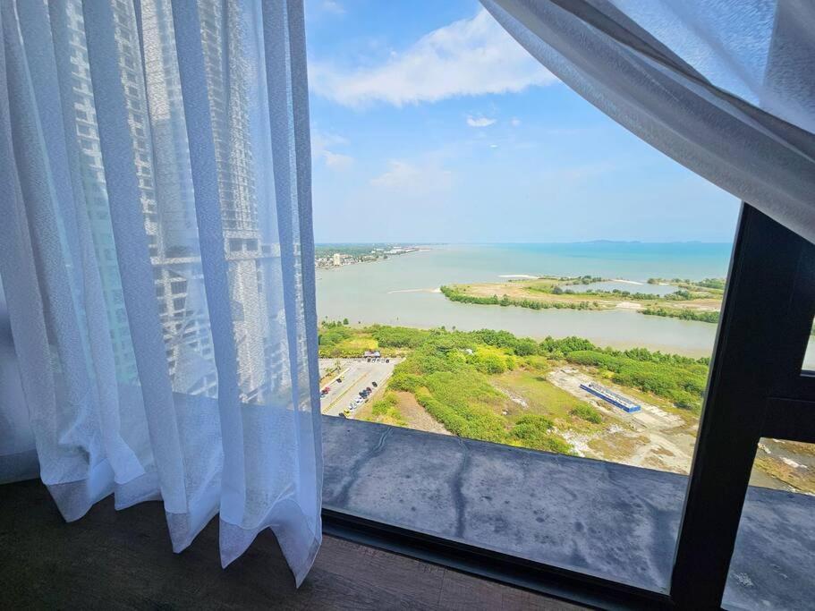 SerenityStay•Seaview•OwnBathtub.ImperioResidence photo 2