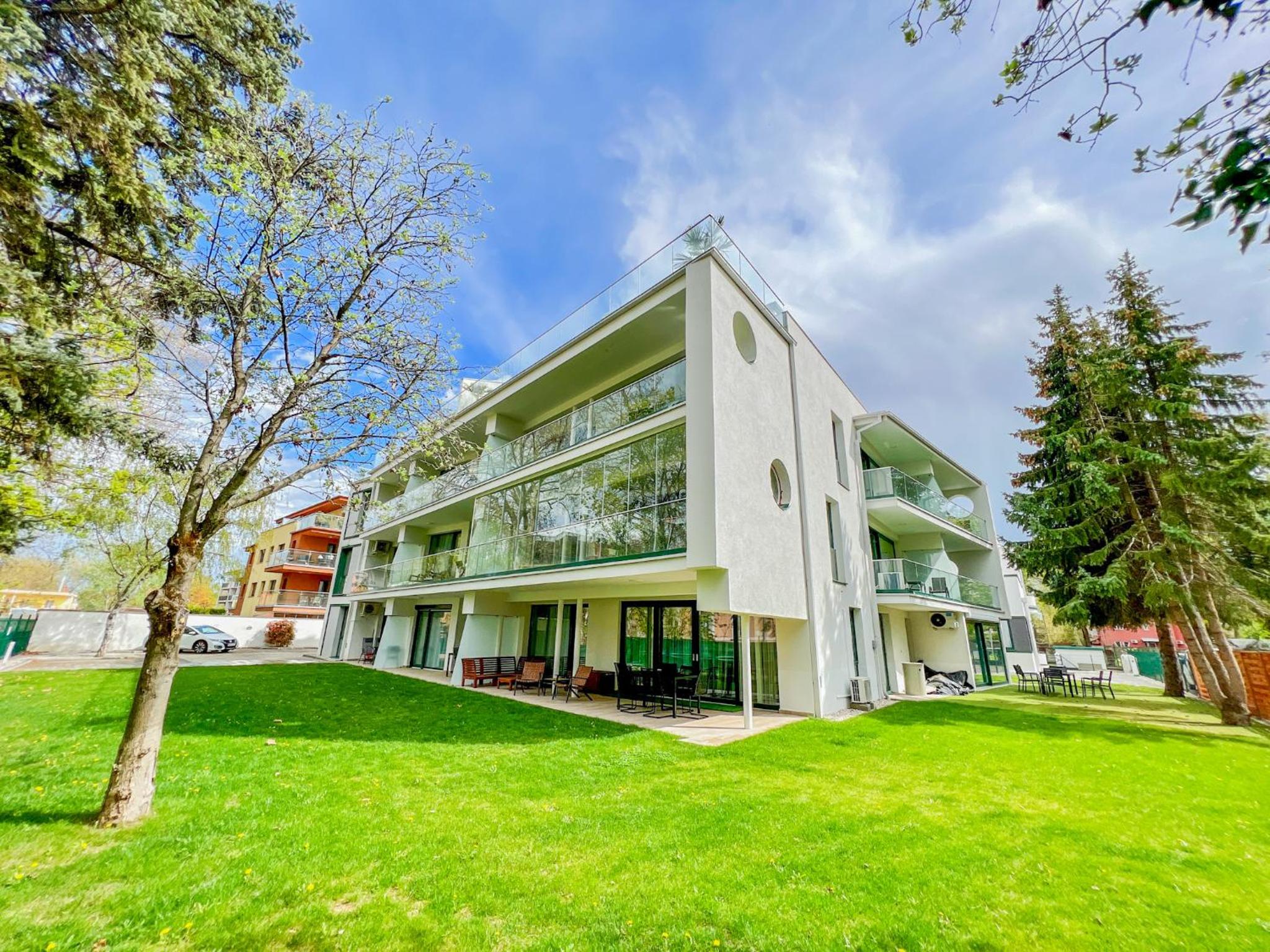 Villa Bauhaus Wellness Apartments 207 - PetitePlage view 3
