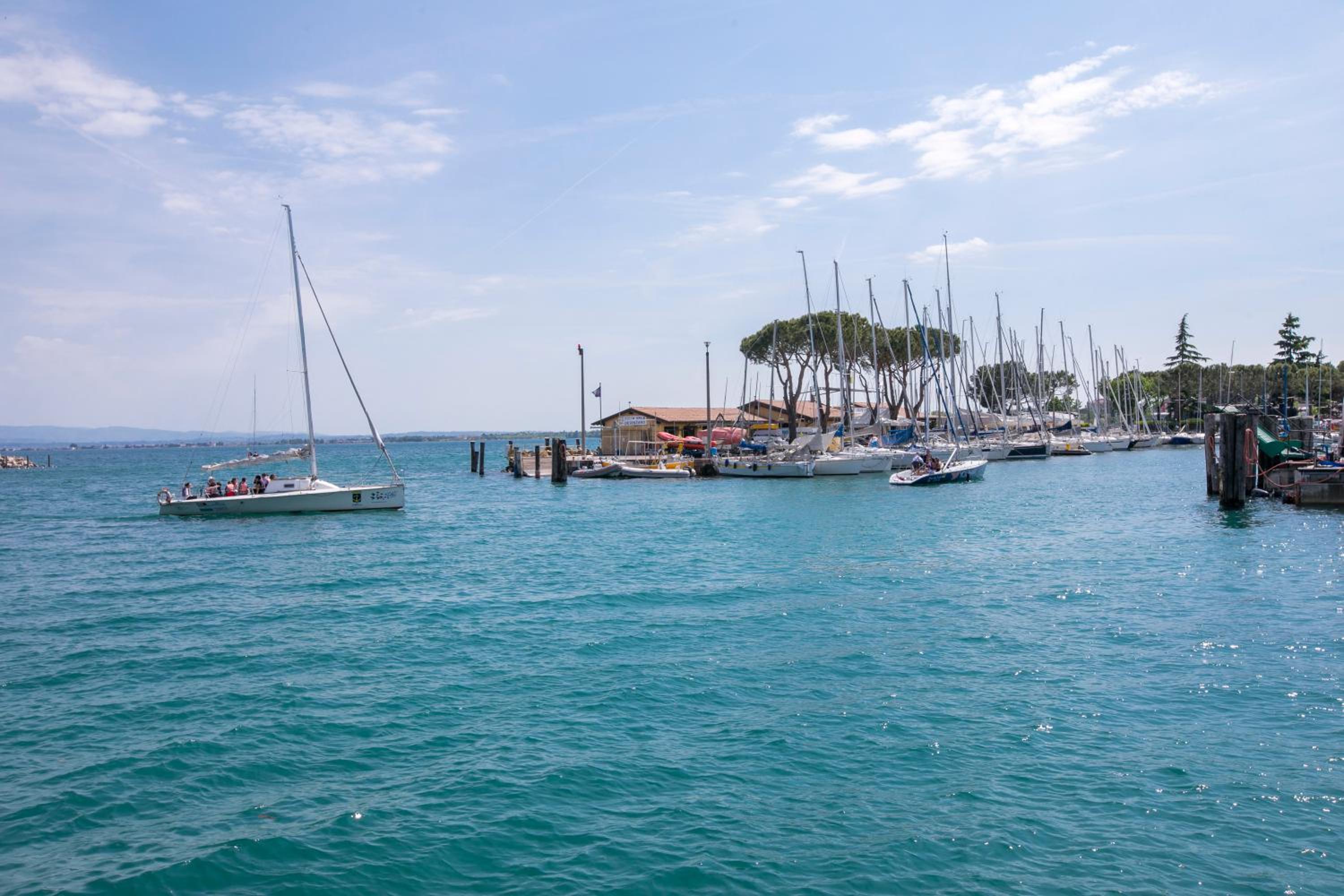 Casa Kristall Lago - Walk to Lake 1BR Apt , 2 Pools, Sleeps 4 - Happy Rentals