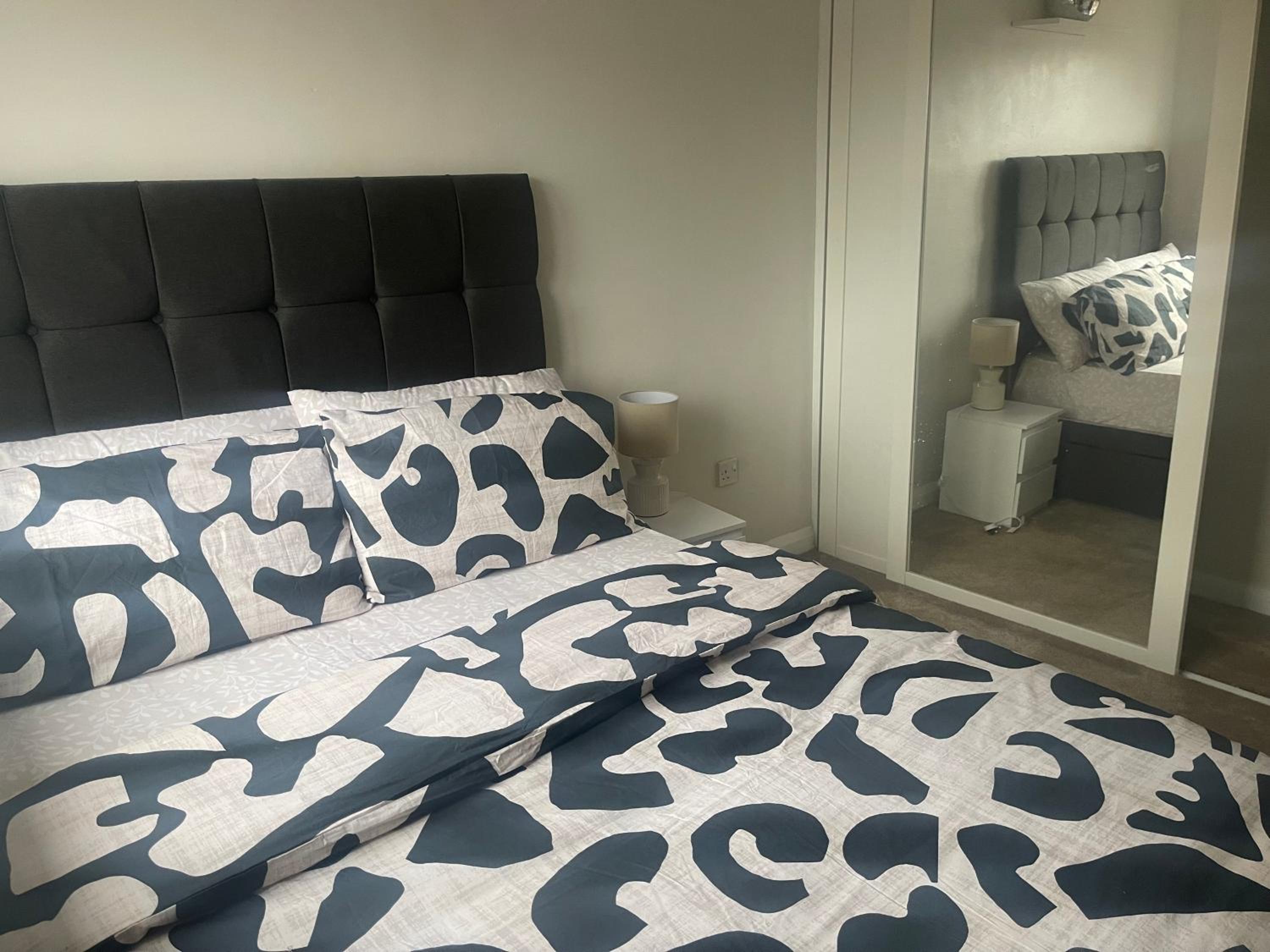 Double room in a cul de sac area view 3