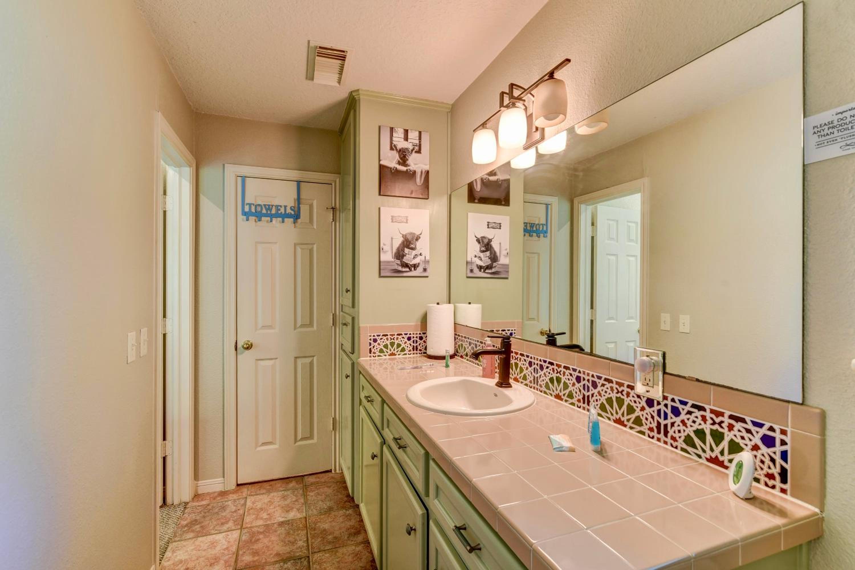 Riverside country retreat with easy access to all that Houston has to offer view 3