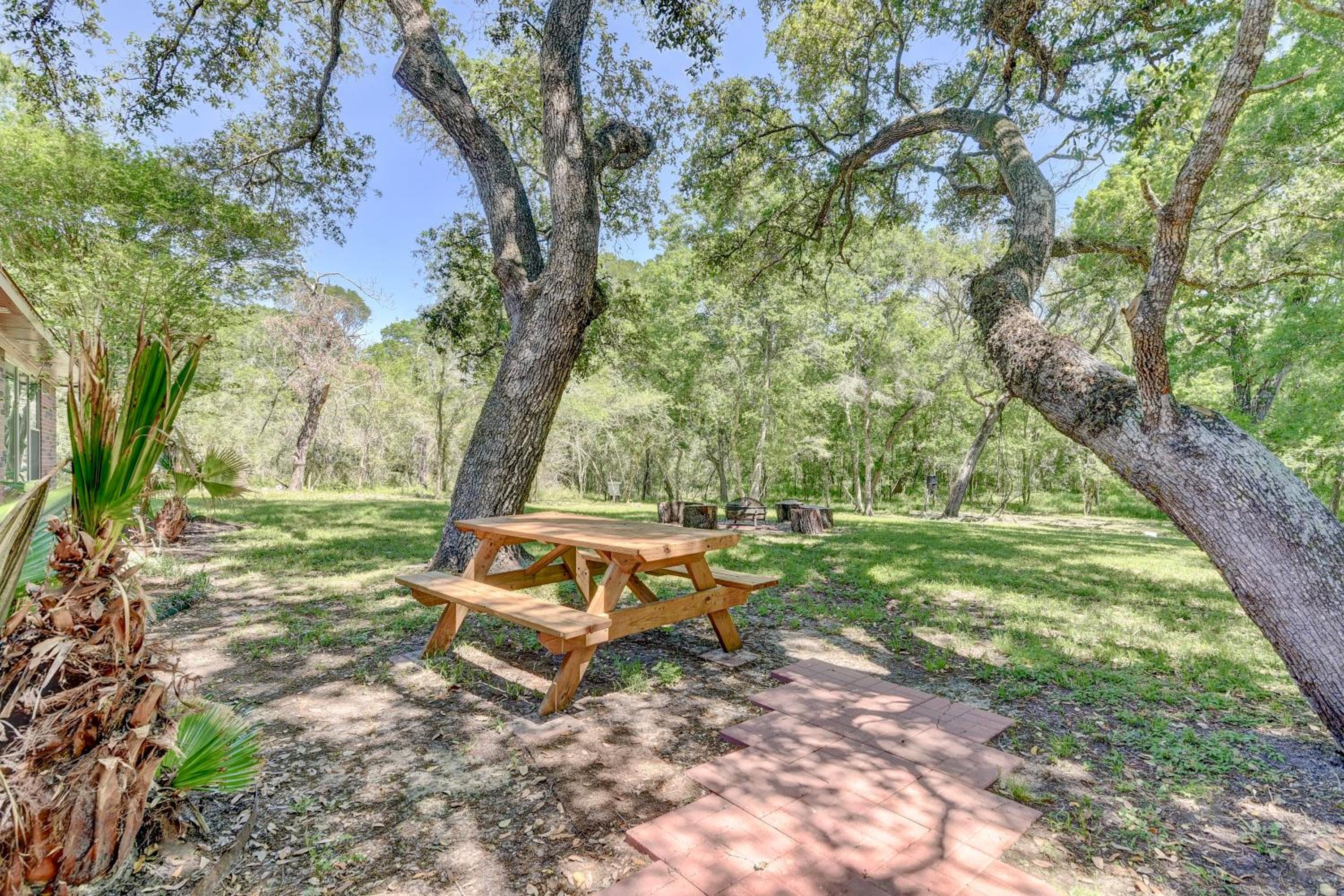 Riverside country retreat with easy access to all that Houston has to offer view 2