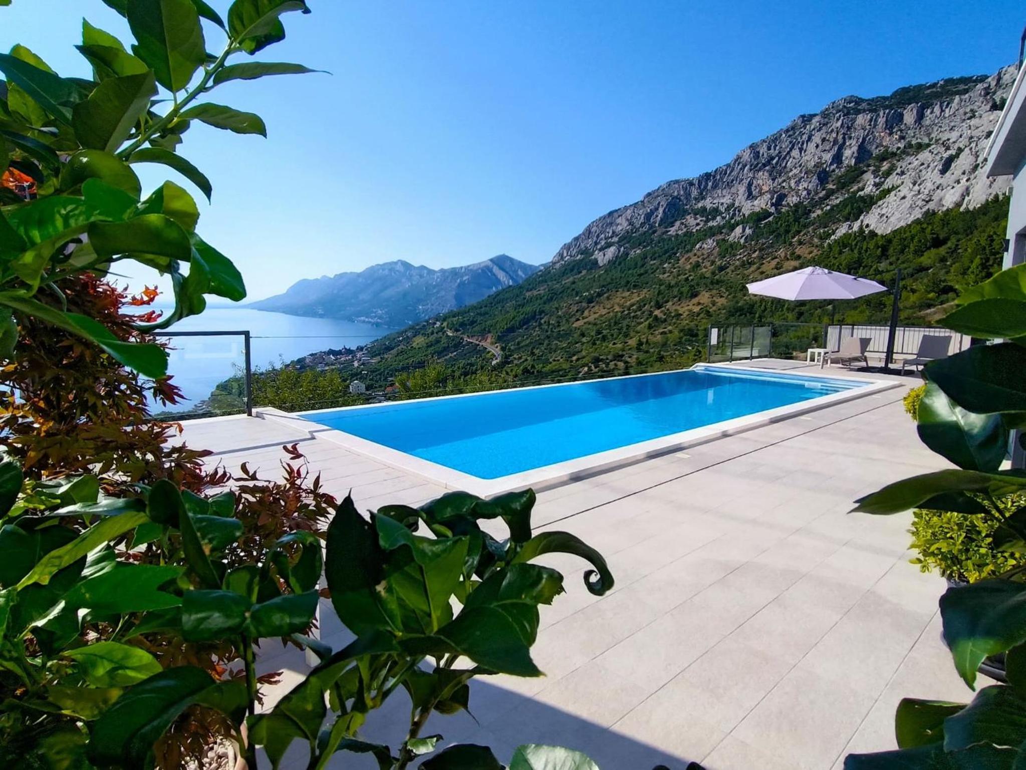 Villa Skyview mit Infinitypool und Panorama Meerblick