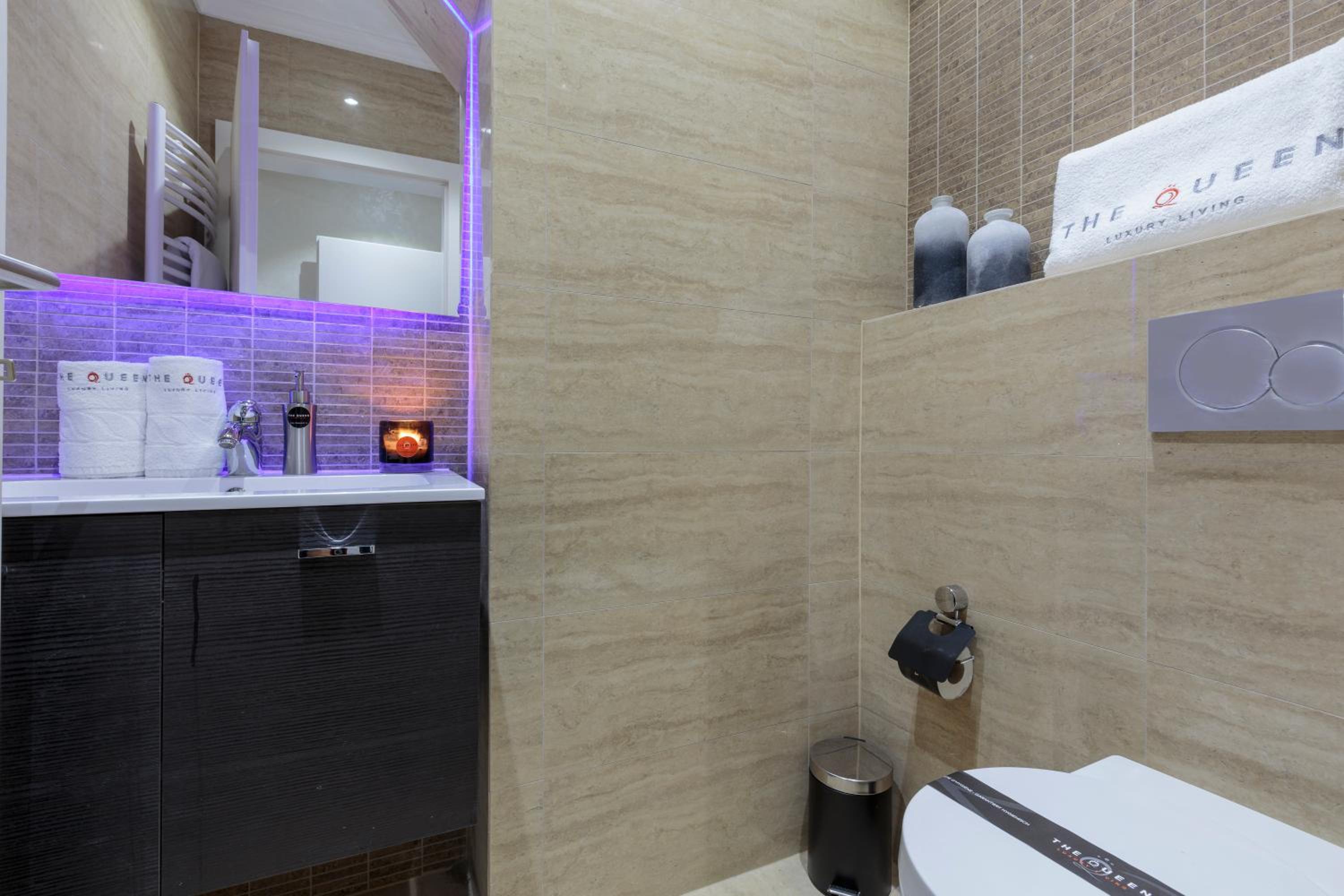 The Queen Luxury Apartments - Villa Vinicia