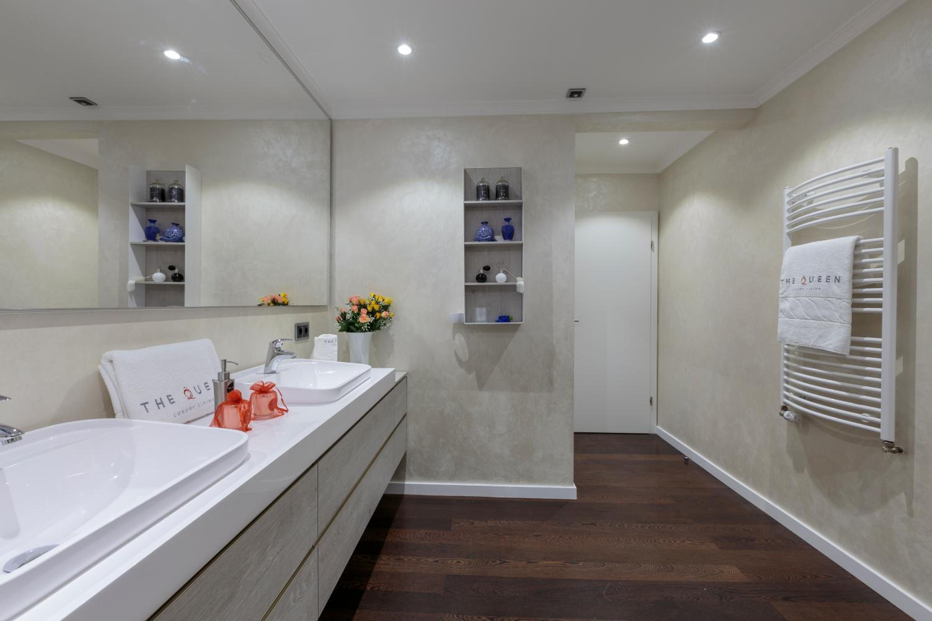 The Queen Luxury Apartments - Villa Vinicia