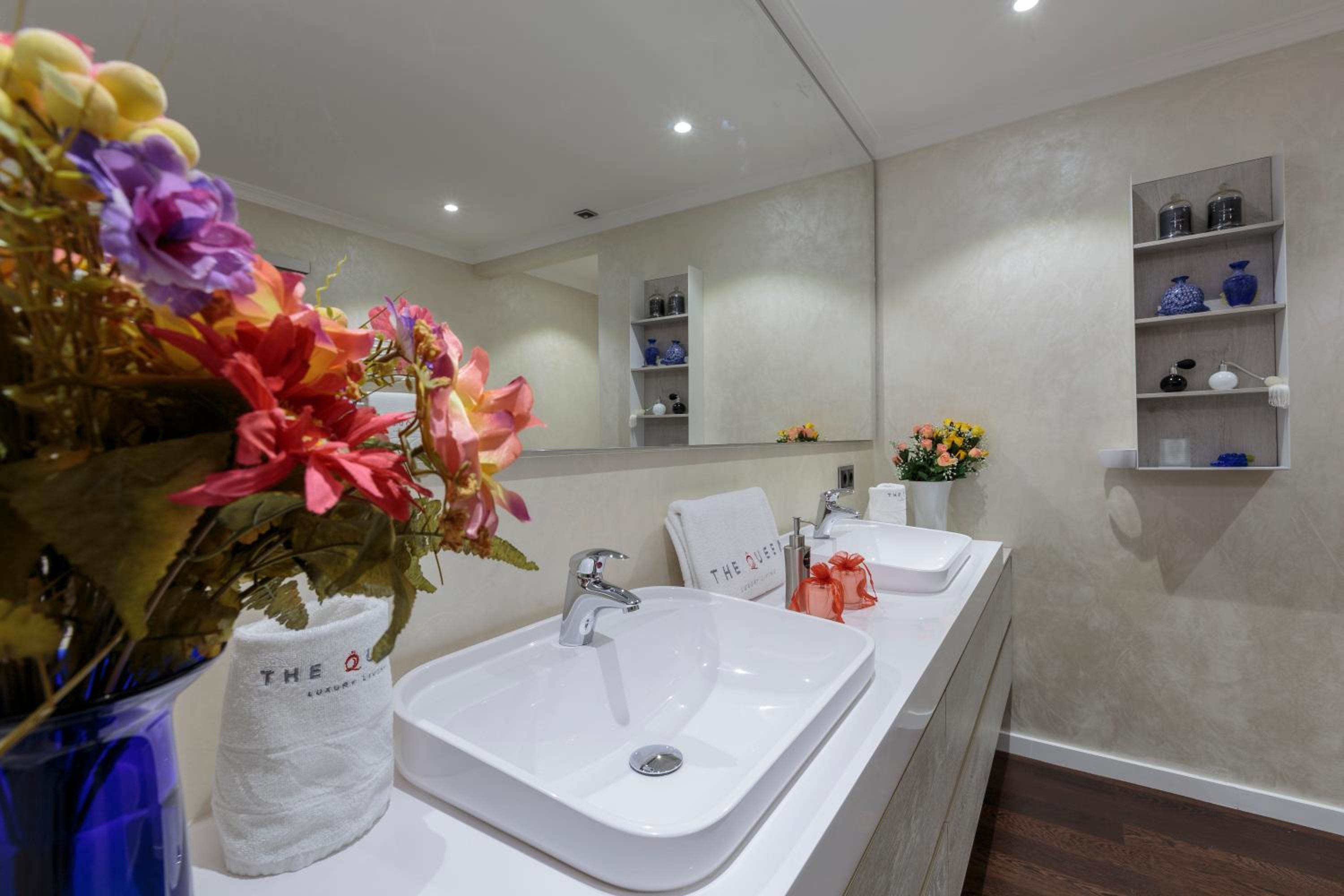 The Queen Luxury Apartments - Villa Vinicia
