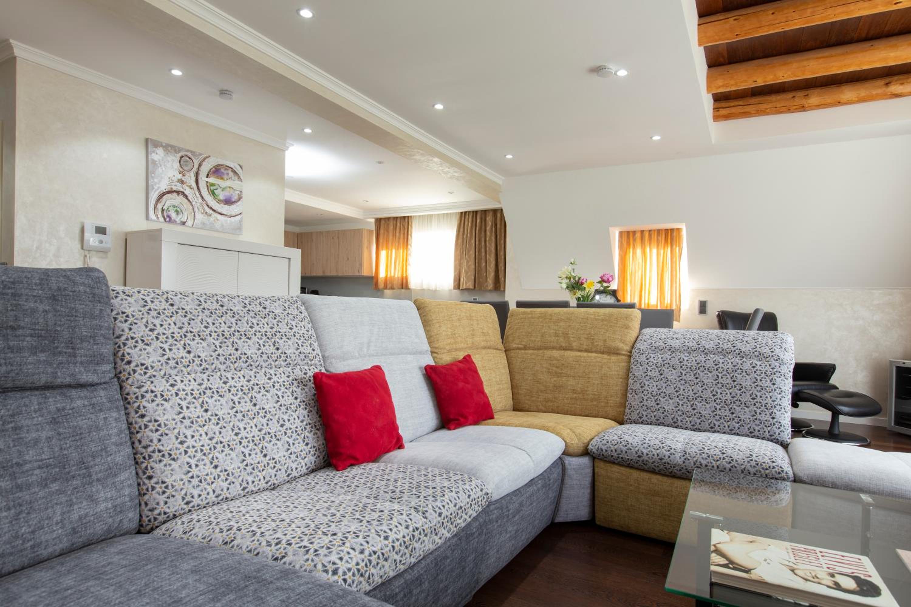The Queen Luxury Apartments - Villa Vinicia