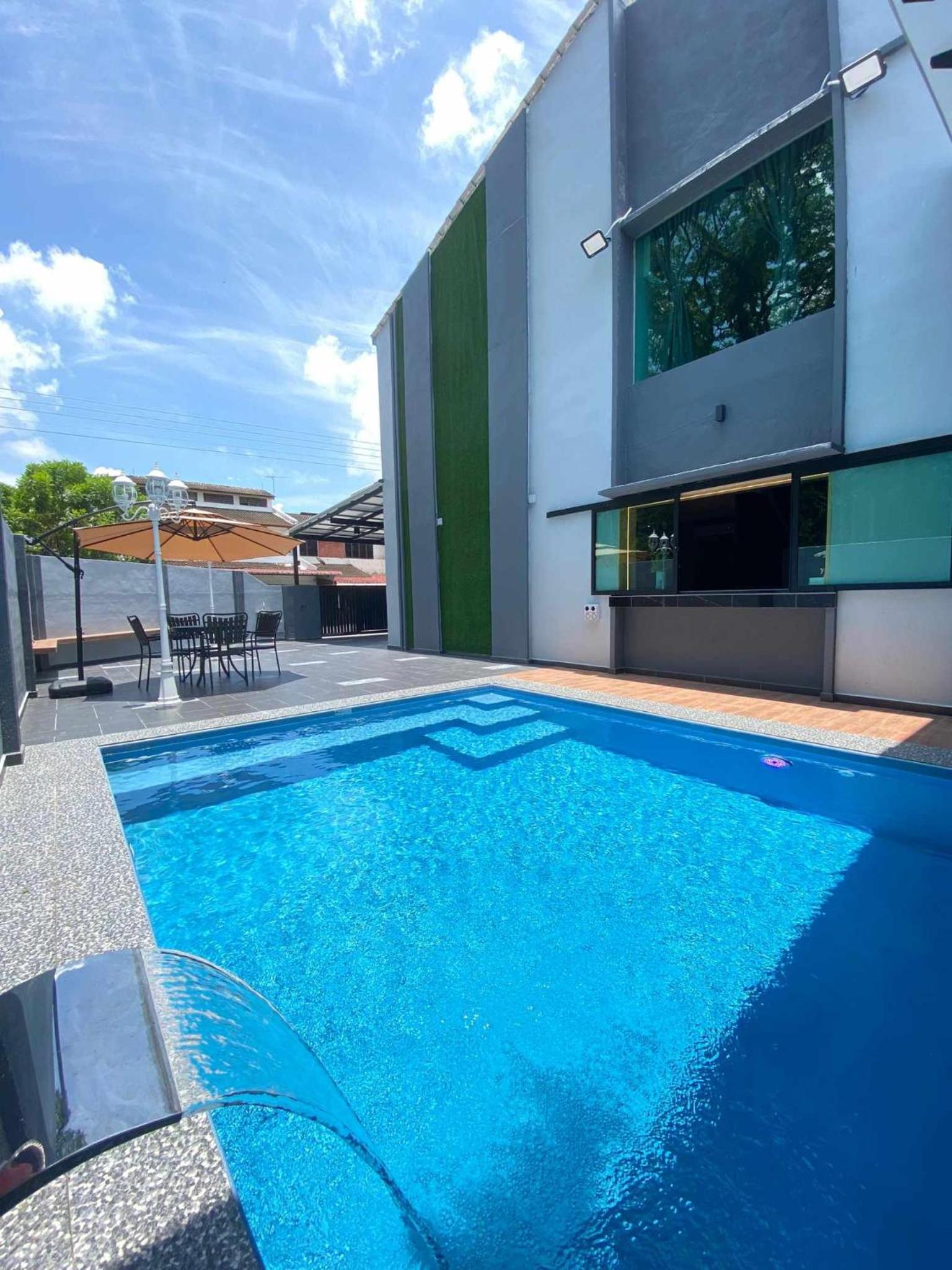 LYL Jaccuzi Private Pool House - 16PAX photo 1