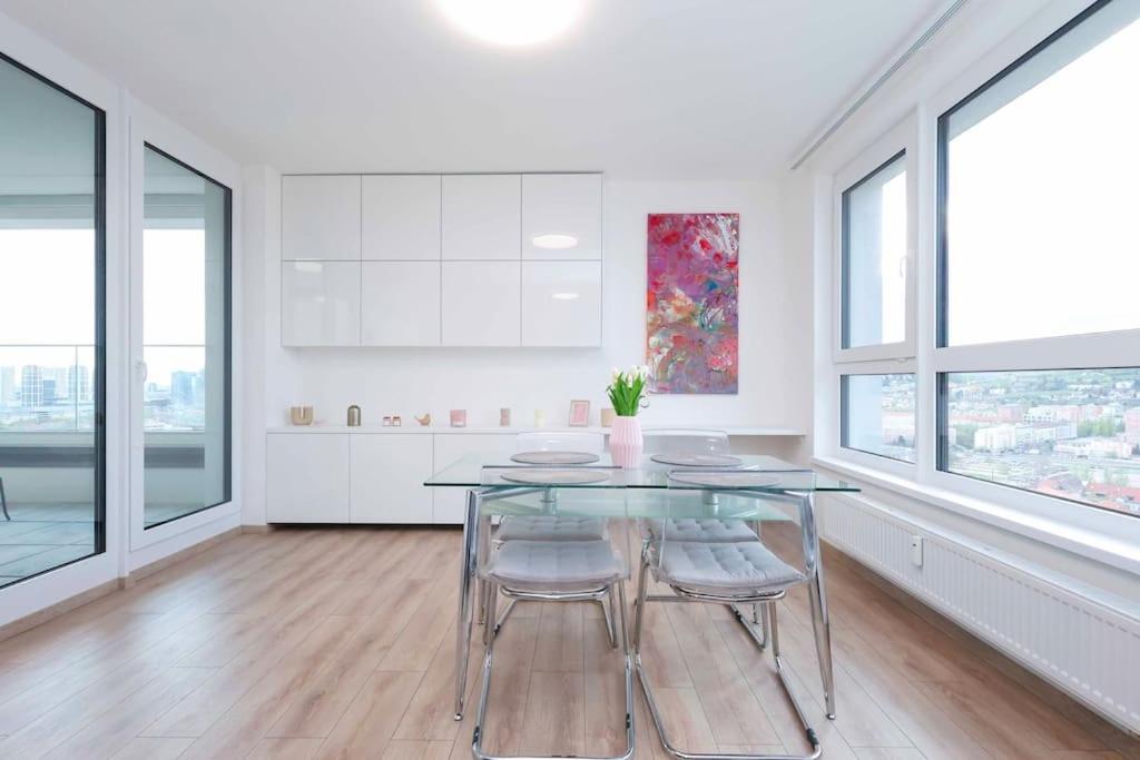 Danubius One - spacious apartment w free parking view 3