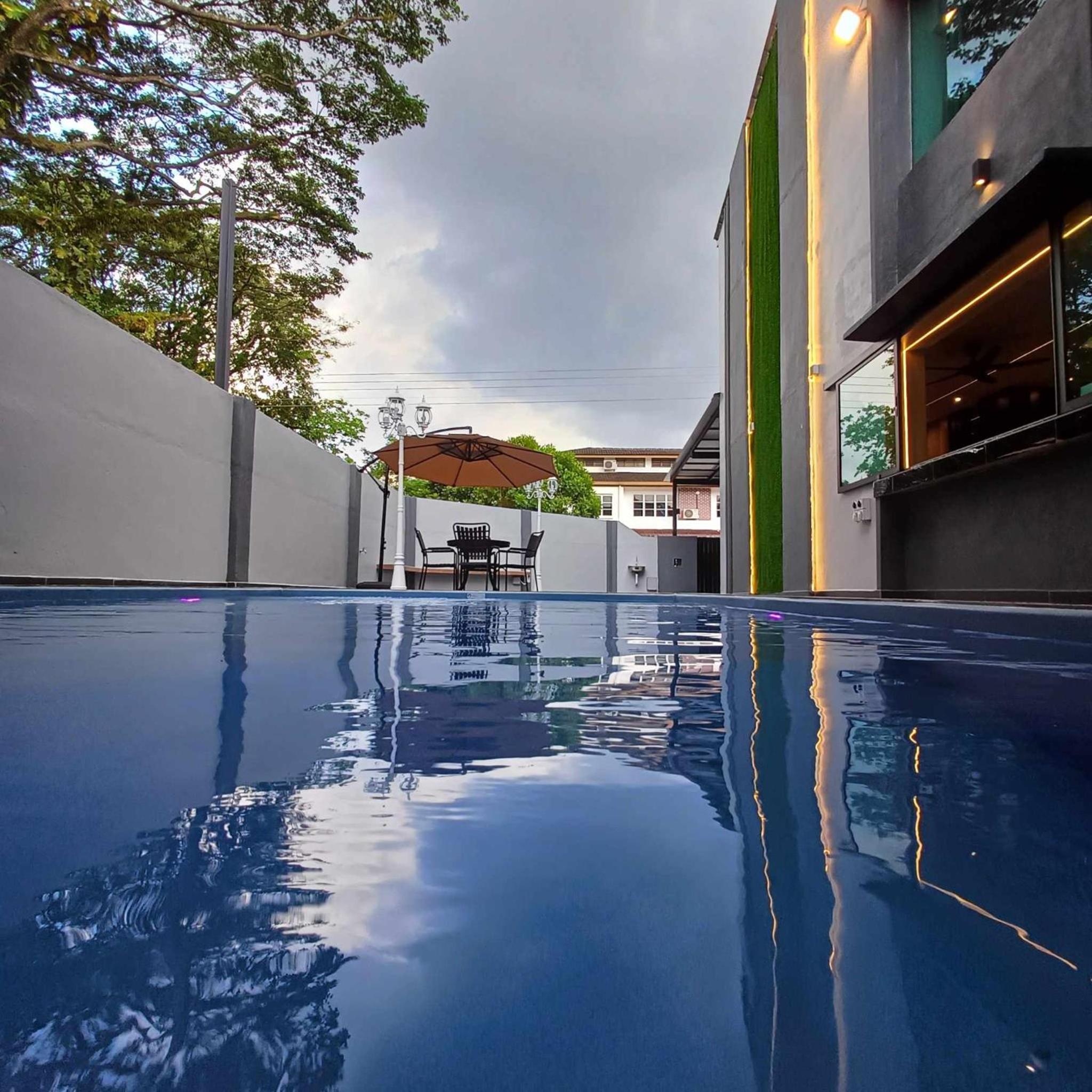 LYL Jaccuzi Private Pool House - 16PAX photo 3
