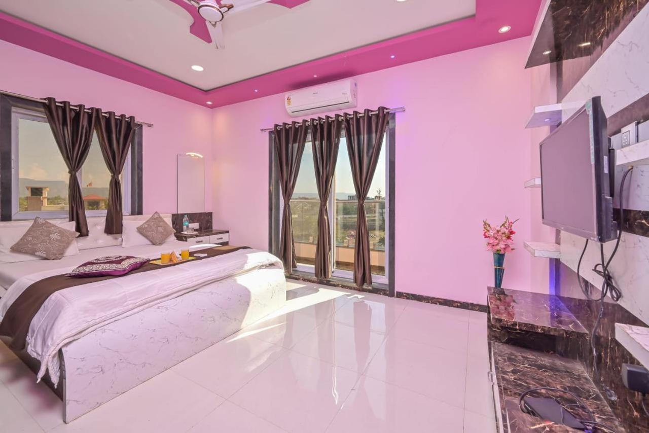PLAM HOUSE