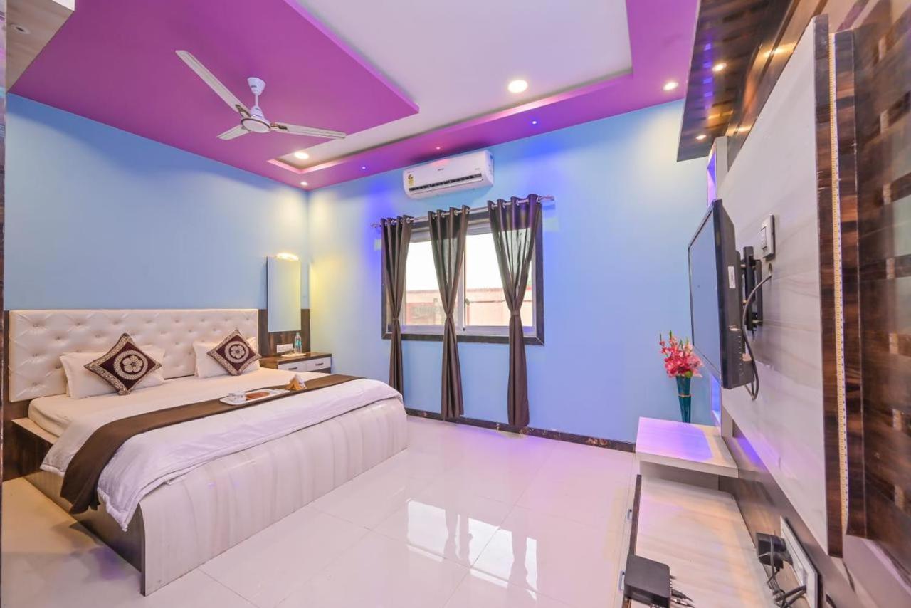 PLAM HOUSE