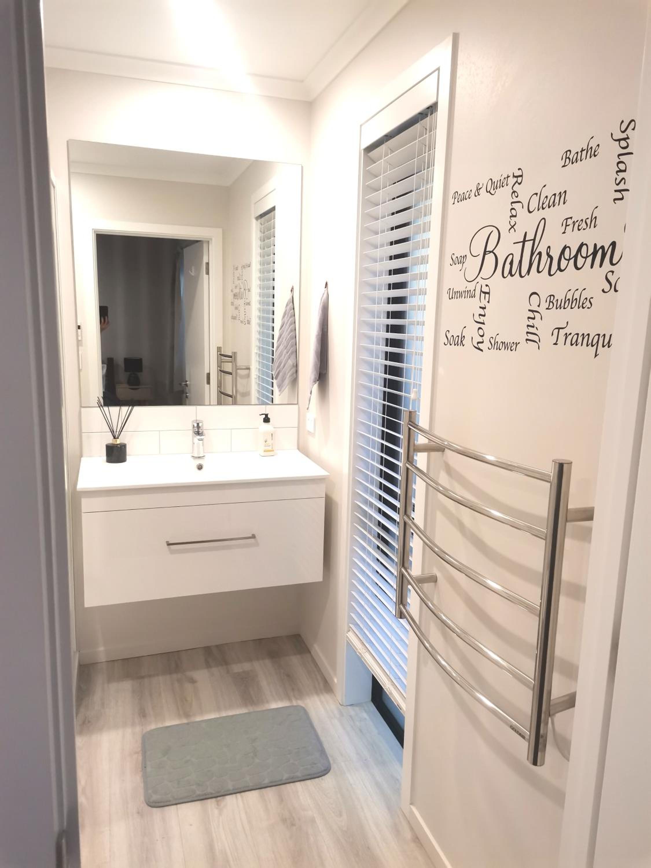 Stylish Private Guest House Ensuite -Private Bathroom & Spacious Private Lounge view 3