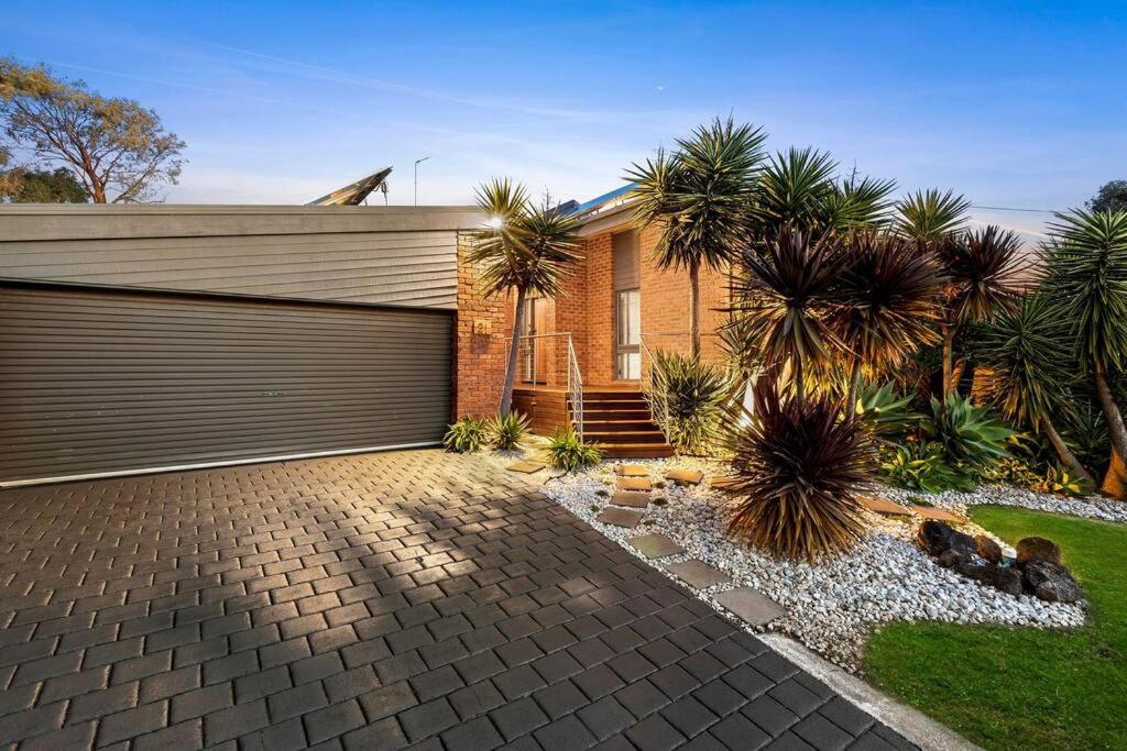 Beachside Weekender Retreat with Spa sleeps 11-13