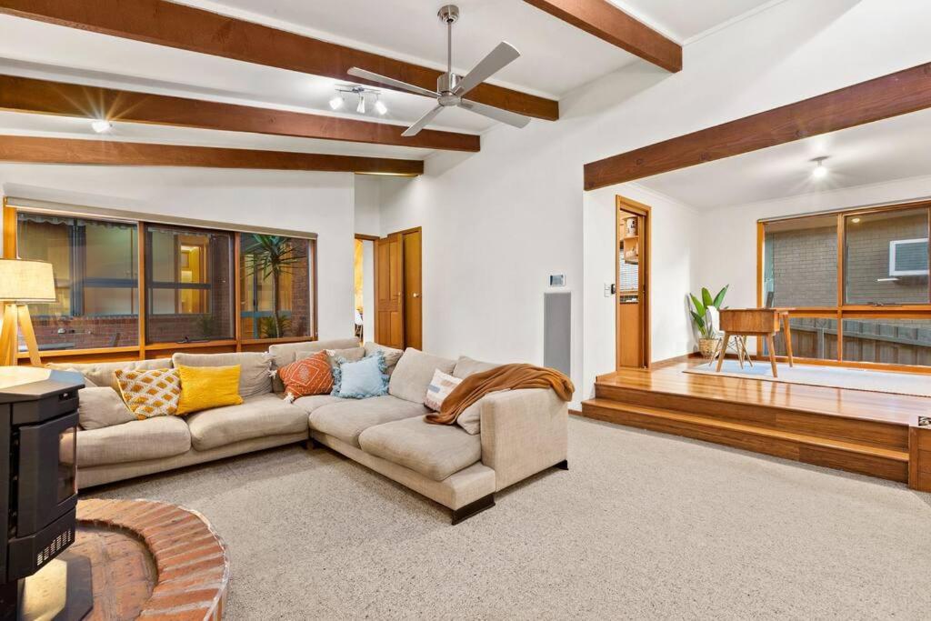 Beachside Weekender Retreat with Spa sleeps 11-13