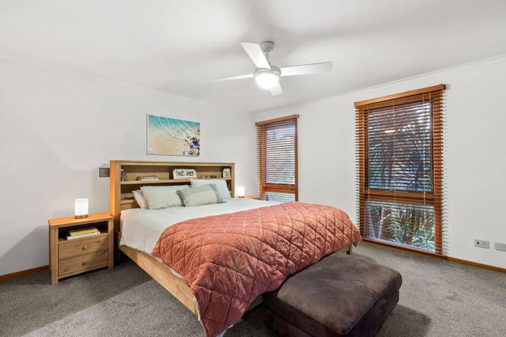 Beachside Weekender Retreat with Spa sleeps 11-13