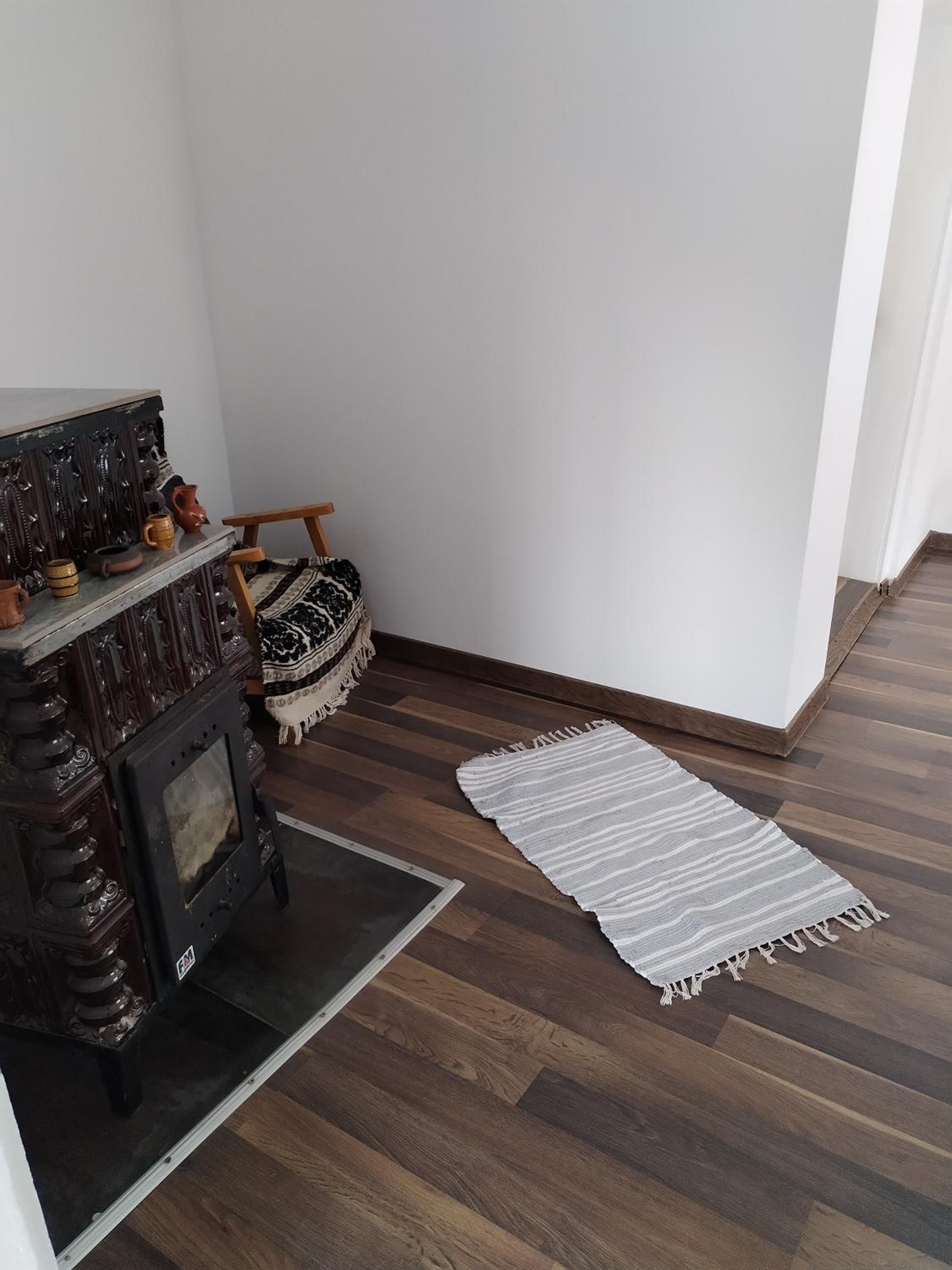 Apartament la casa pe Transrarau view 4