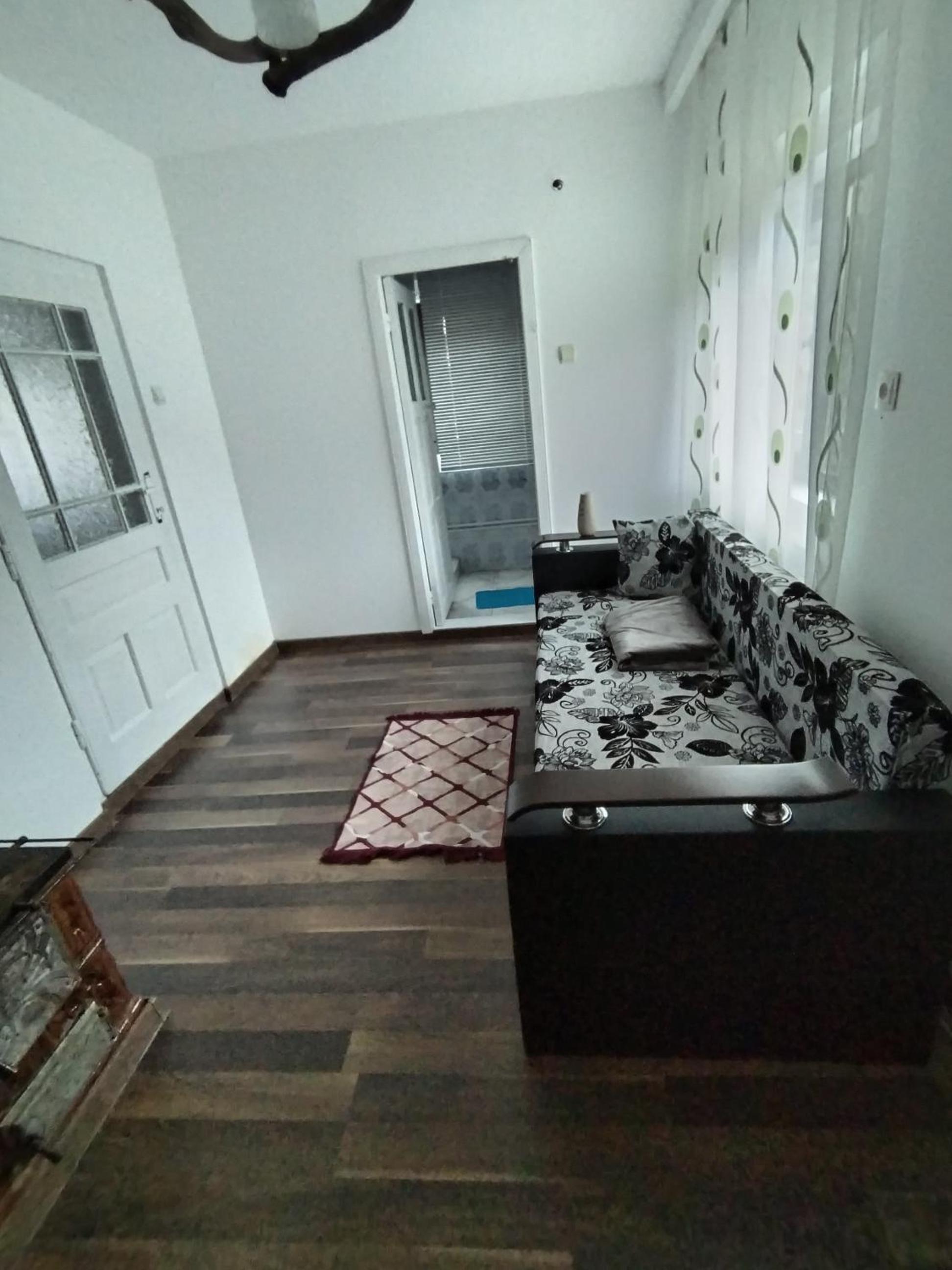 Apartament la casa pe Transrarau view 5