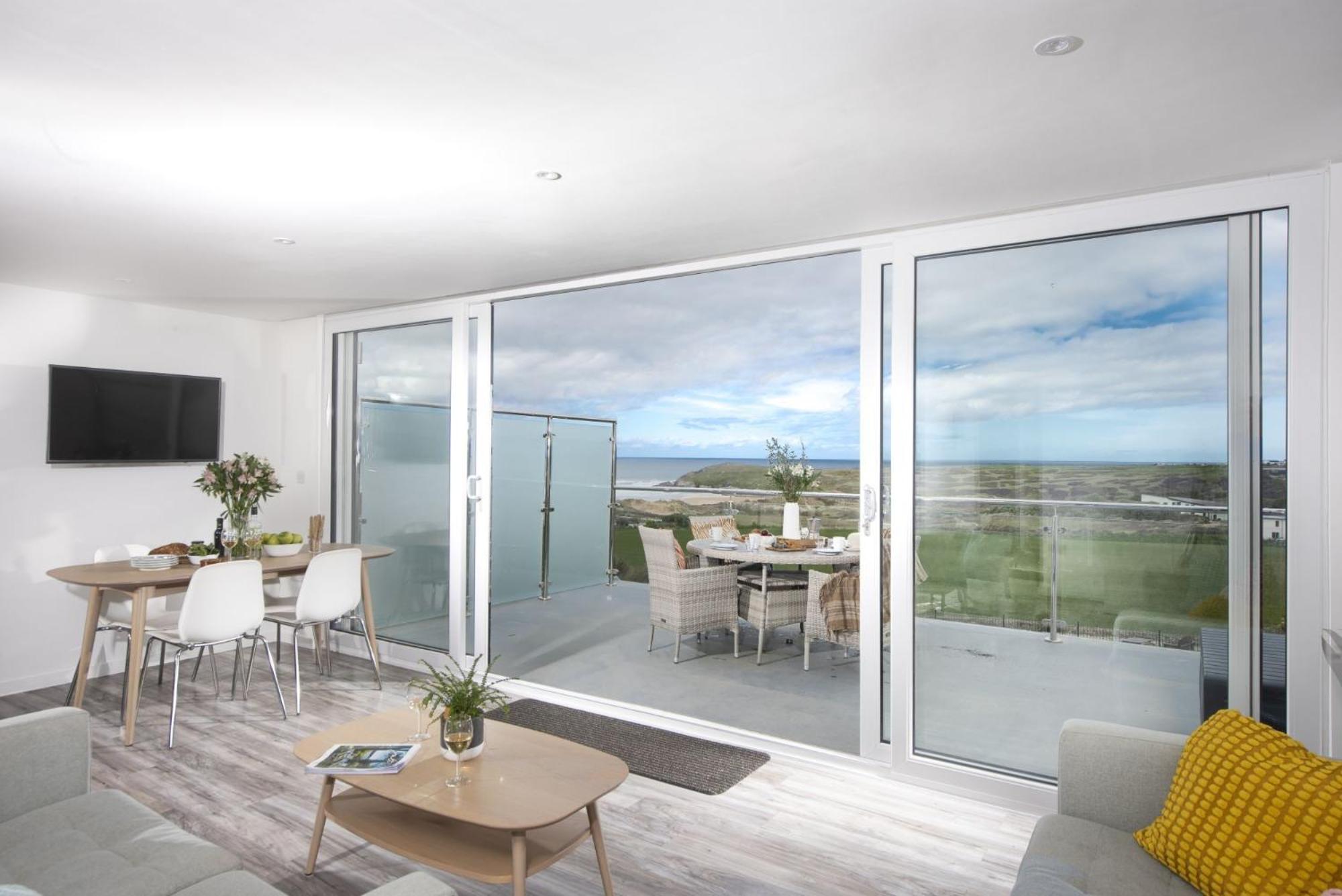 Beachview Apartment 6, Crantock, Newquay view 3