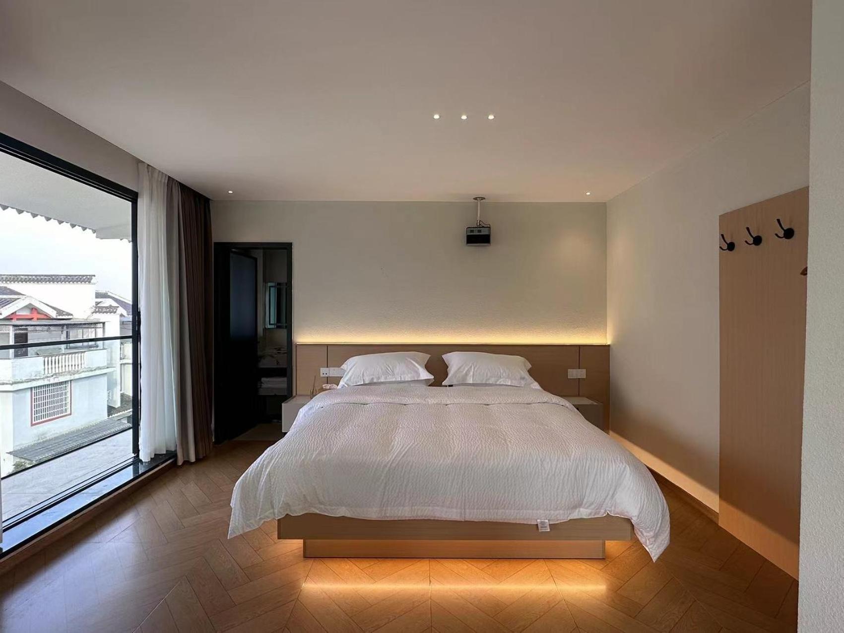 Flower Whisperer Homestay Tianmenshan Store free airport and station pick-up