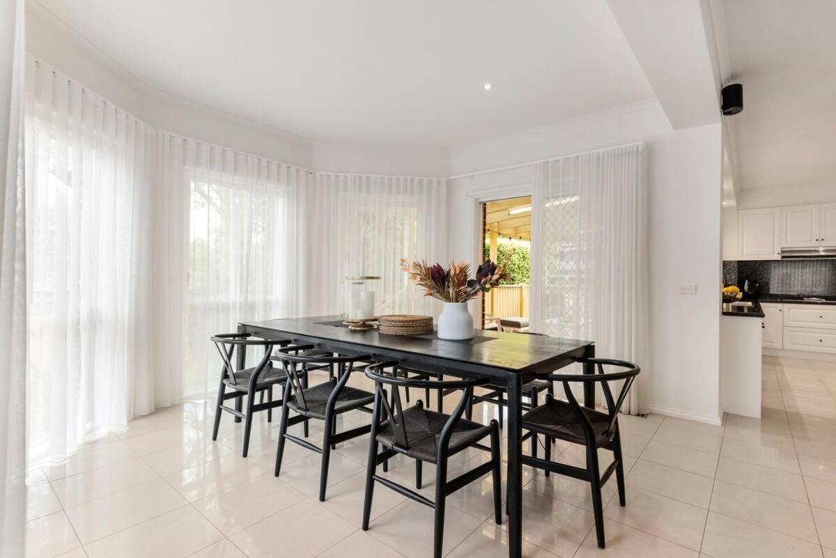 8 Beds Luxury Palatial Home with Full Gym