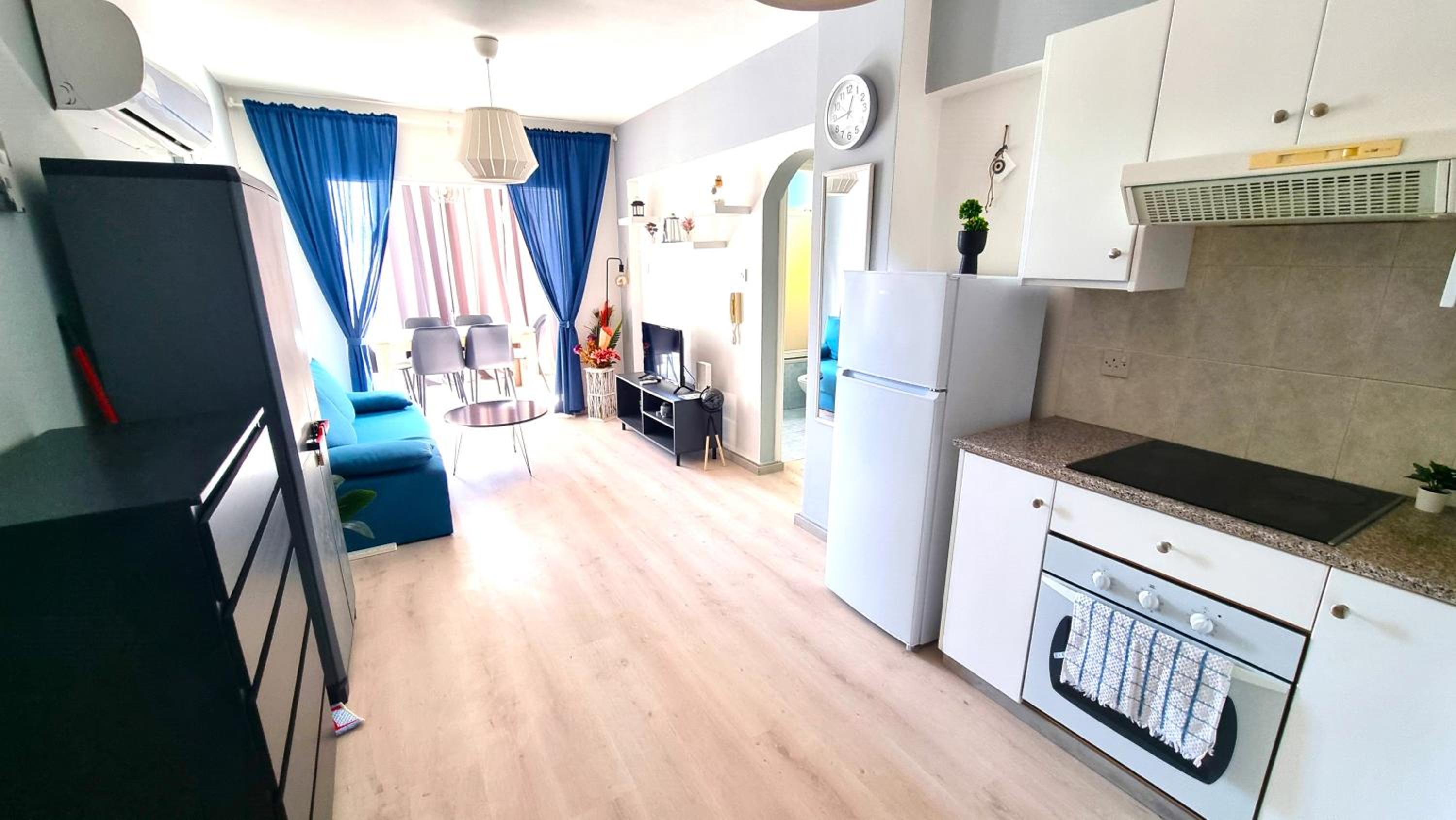 2Br Apt Coastal Comfort with Internet Access